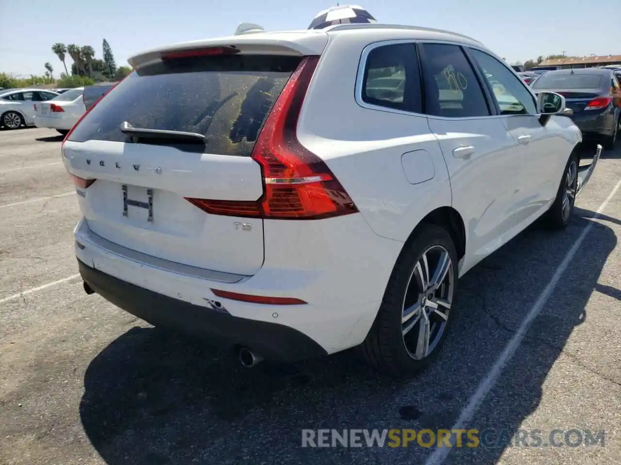 4 Photograph of a damaged car YV4102DK2L1491565 VOLVO XC60 2020