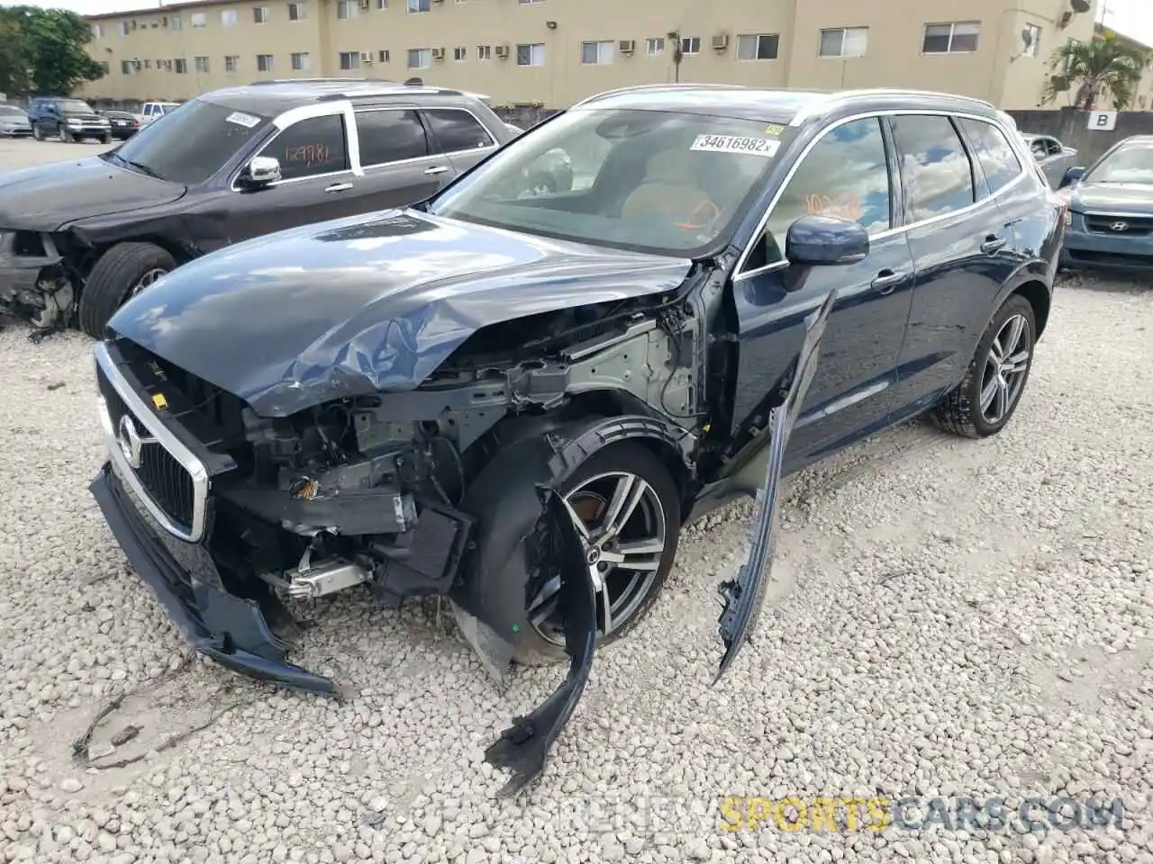 2 Photograph of a damaged car YV4102DK6L1526804 VOLVO XC60 2020