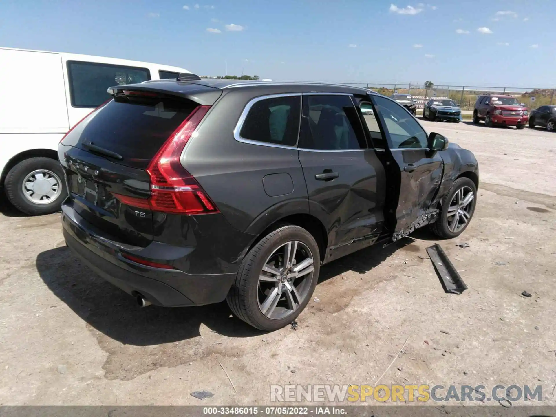 4 Photograph of a damaged car YV4102DK7L1474325 VOLVO XC60 2020