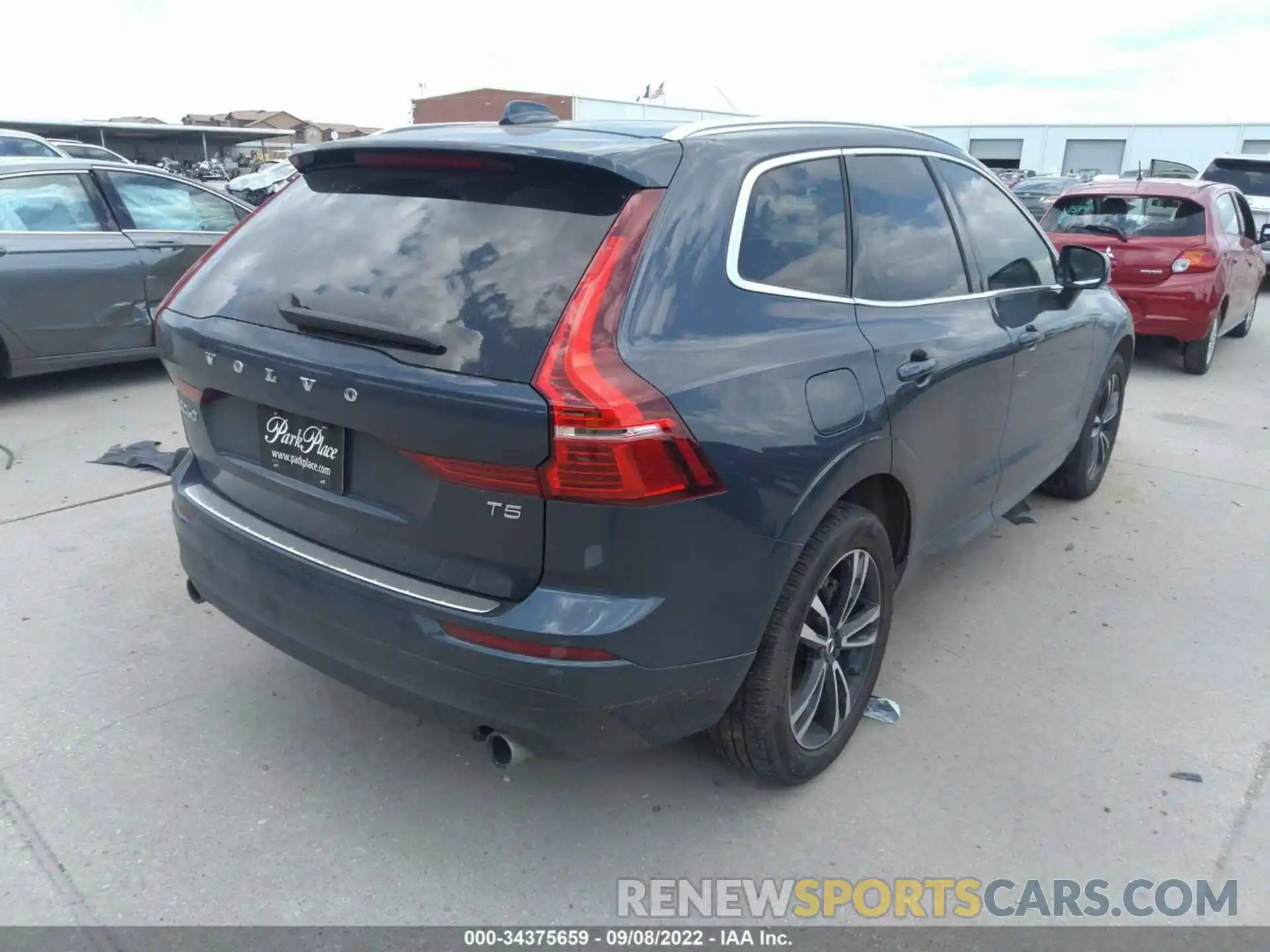 4 Фотография поврежденного автомобиля YV4102DK7L1565627 VOLVO XC60 2020