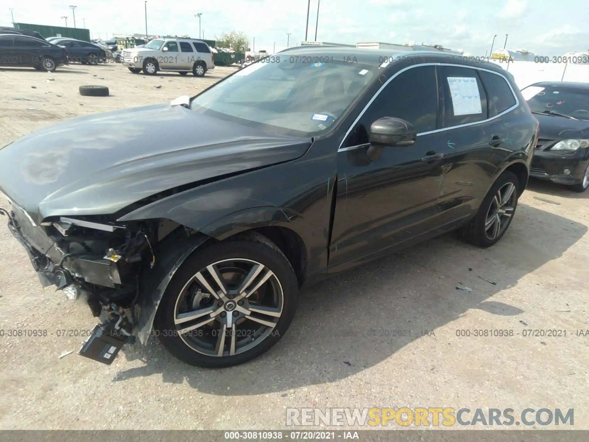 2 Photograph of a damaged car YV4102DK9L1574975 VOLVO XC60 2020