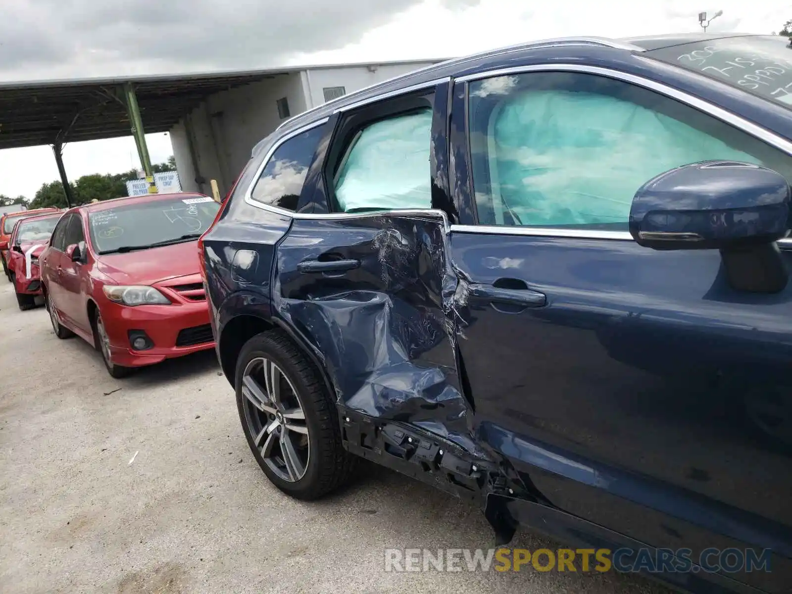 9 Photograph of a damaged car YV4102DKXL1587542 VOLVO XC60 2020