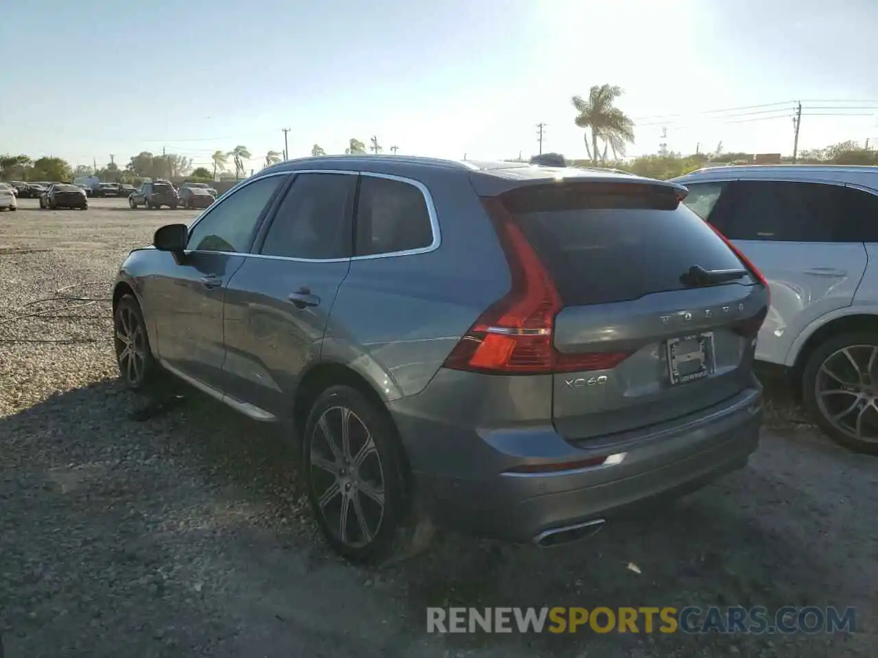 3 Photograph of a damaged car YV4102DL0L1473302 VOLVO XC60 2020