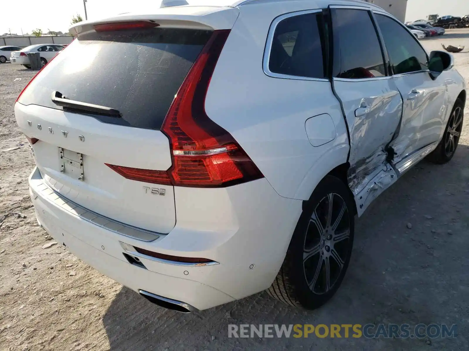 4 Photograph of a damaged car YV4102DL0L1488396 VOLVO XC60 2020