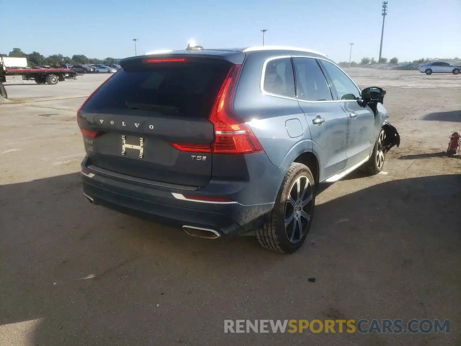 4 Photograph of a damaged car YV4102DL2L1527022 VOLVO XC60 2020