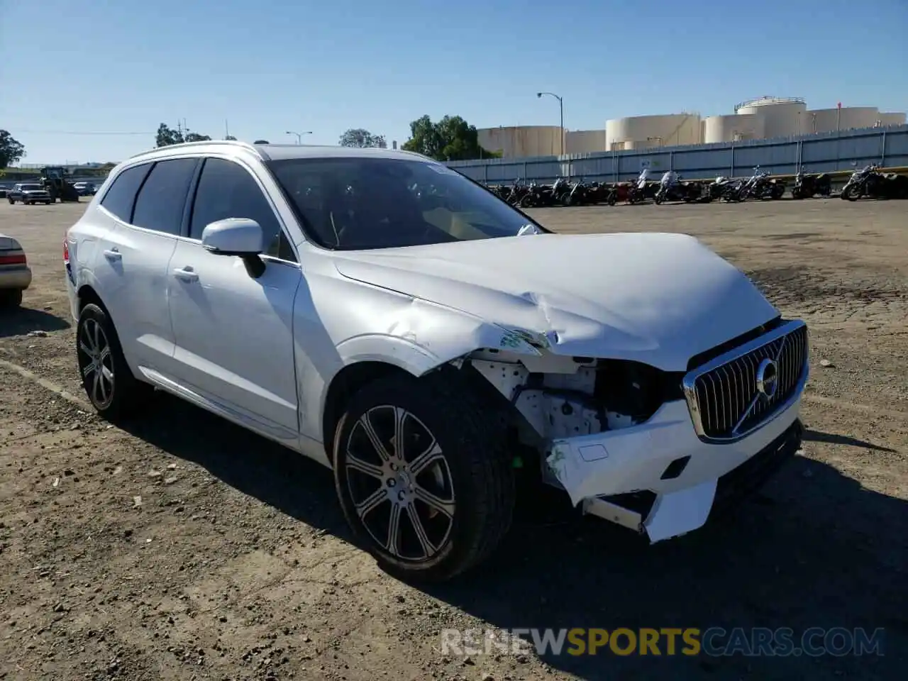 1 Photograph of a damaged car YV4102DL3L1487338 VOLVO XC60 2020