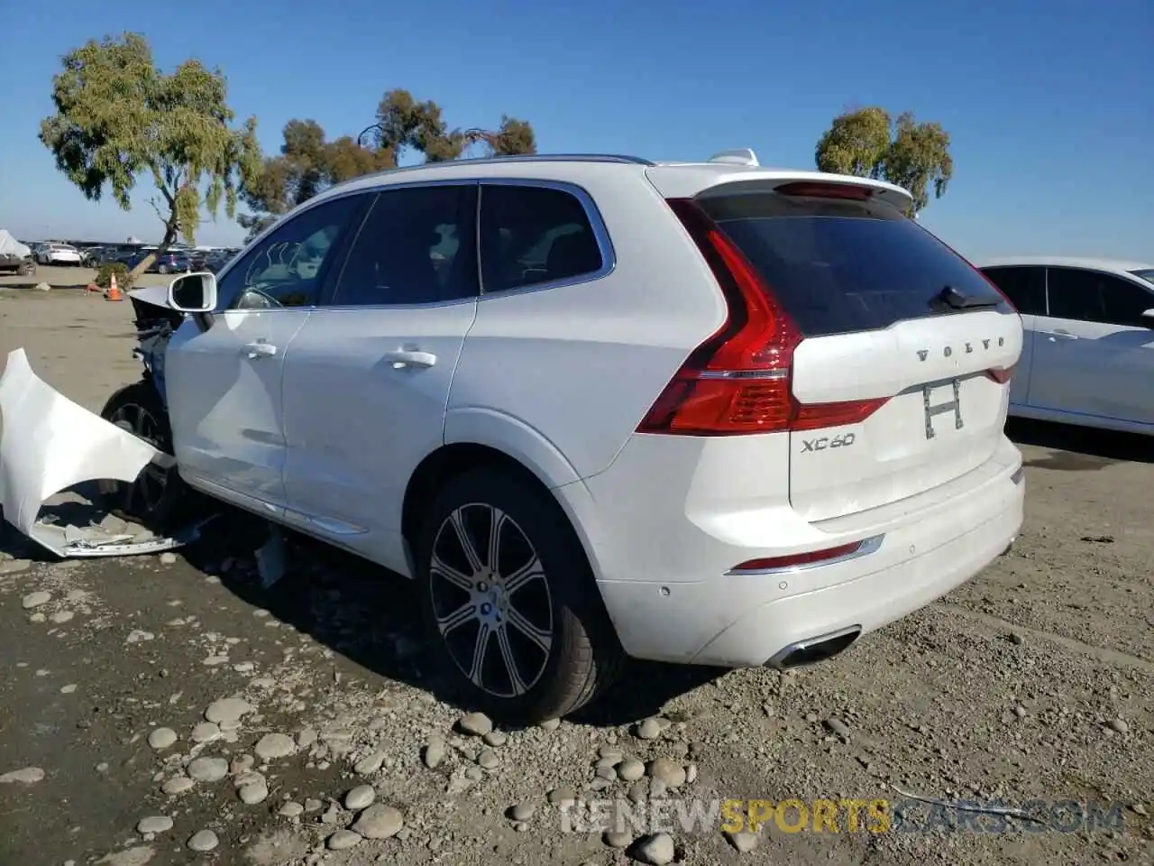 3 Photograph of a damaged car YV4102DL3L1487338 VOLVO XC60 2020