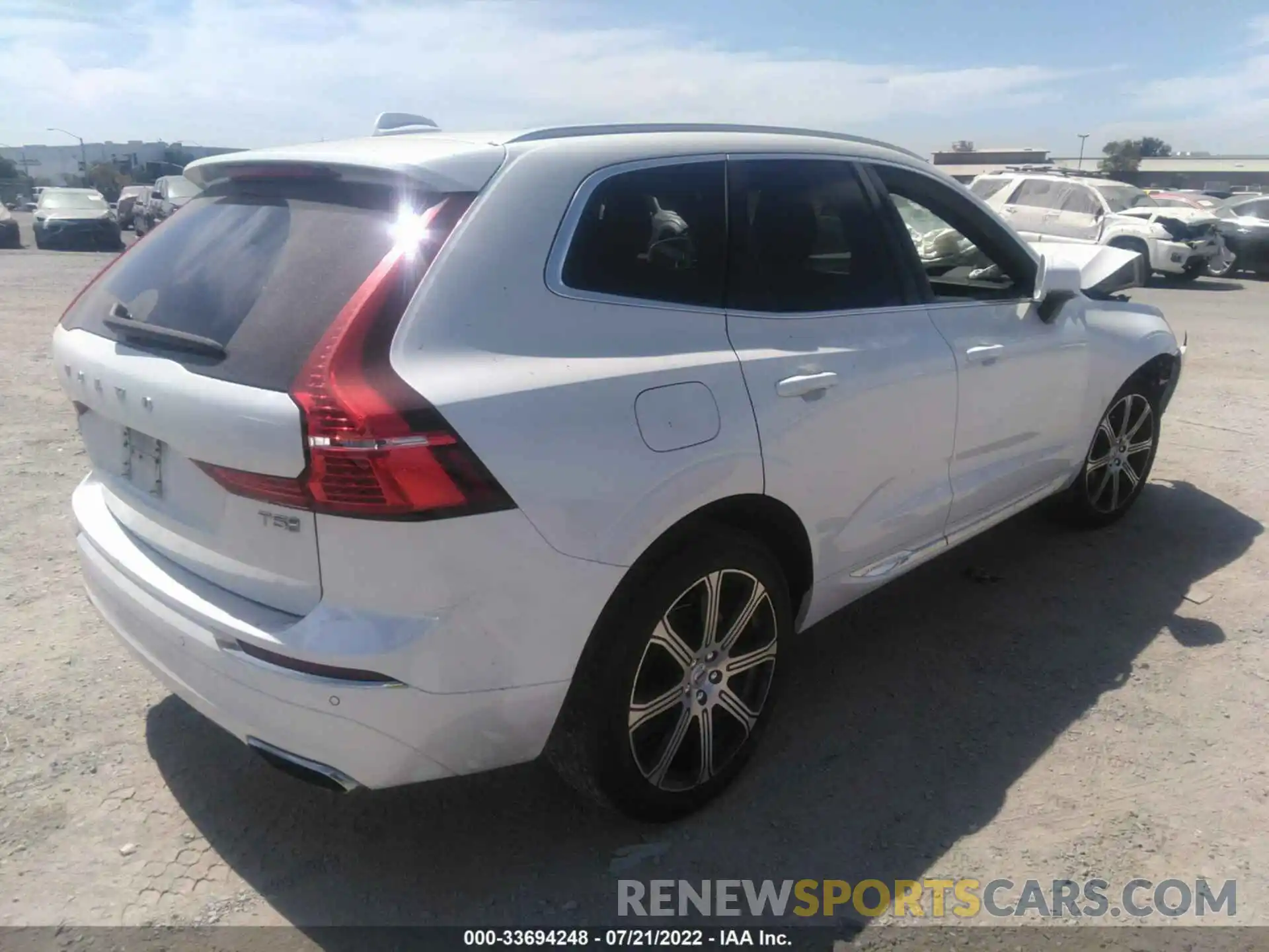 4 Photograph of a damaged car YV4102DL3L1504073 VOLVO XC60 2020