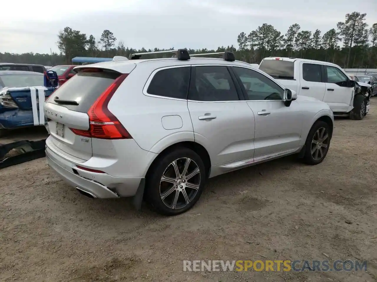 4 Photograph of a damaged car YV4102DL3L1580733 VOLVO XC60 2020