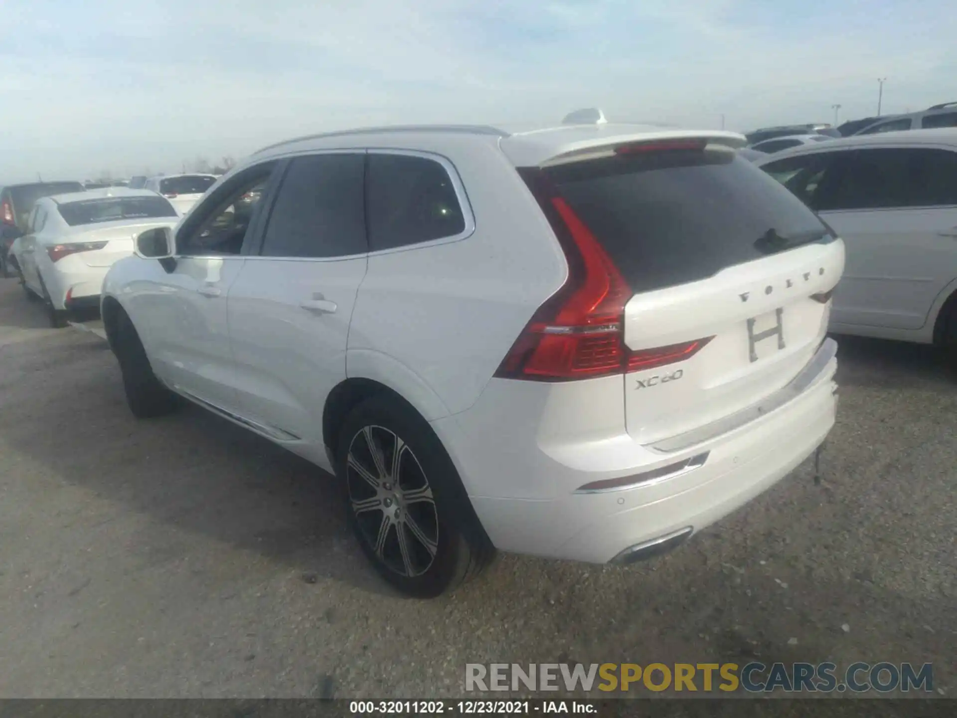 3 Photograph of a damaged car YV4102DL4L1545747 VOLVO XC60 2020