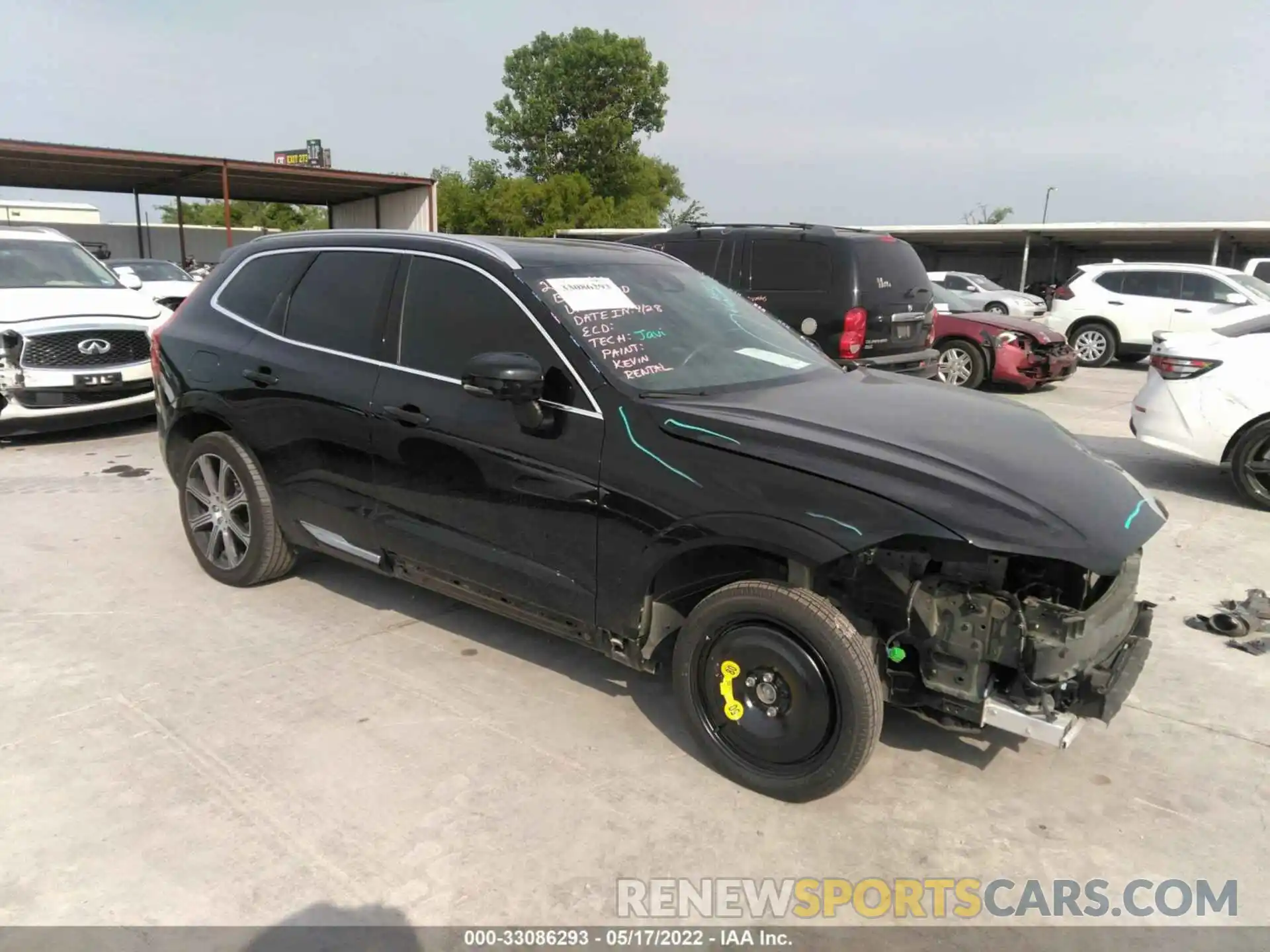 1 Photograph of a damaged car YV4102DL6L1468430 VOLVO XC60 2020