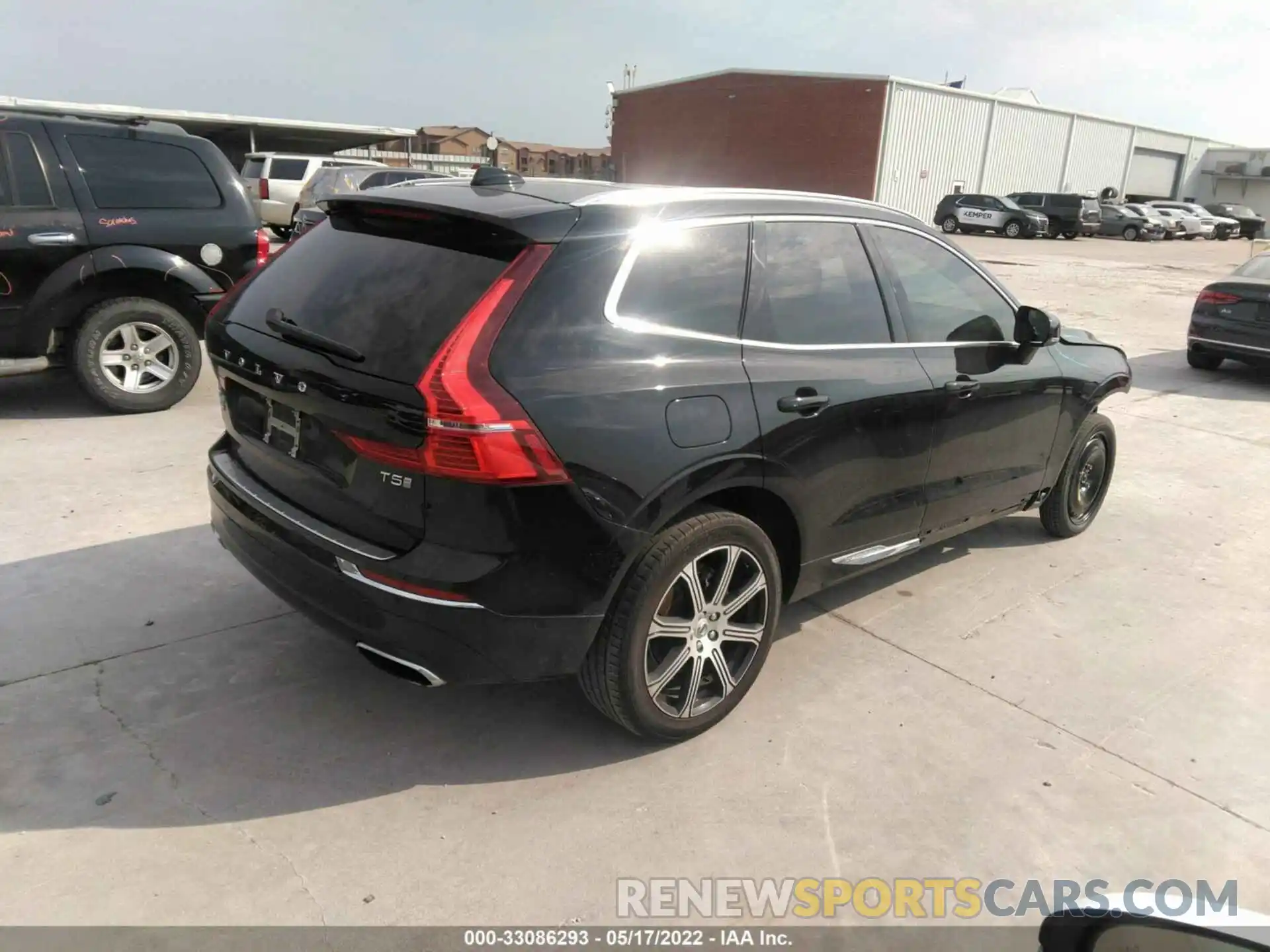 4 Photograph of a damaged car YV4102DL6L1468430 VOLVO XC60 2020