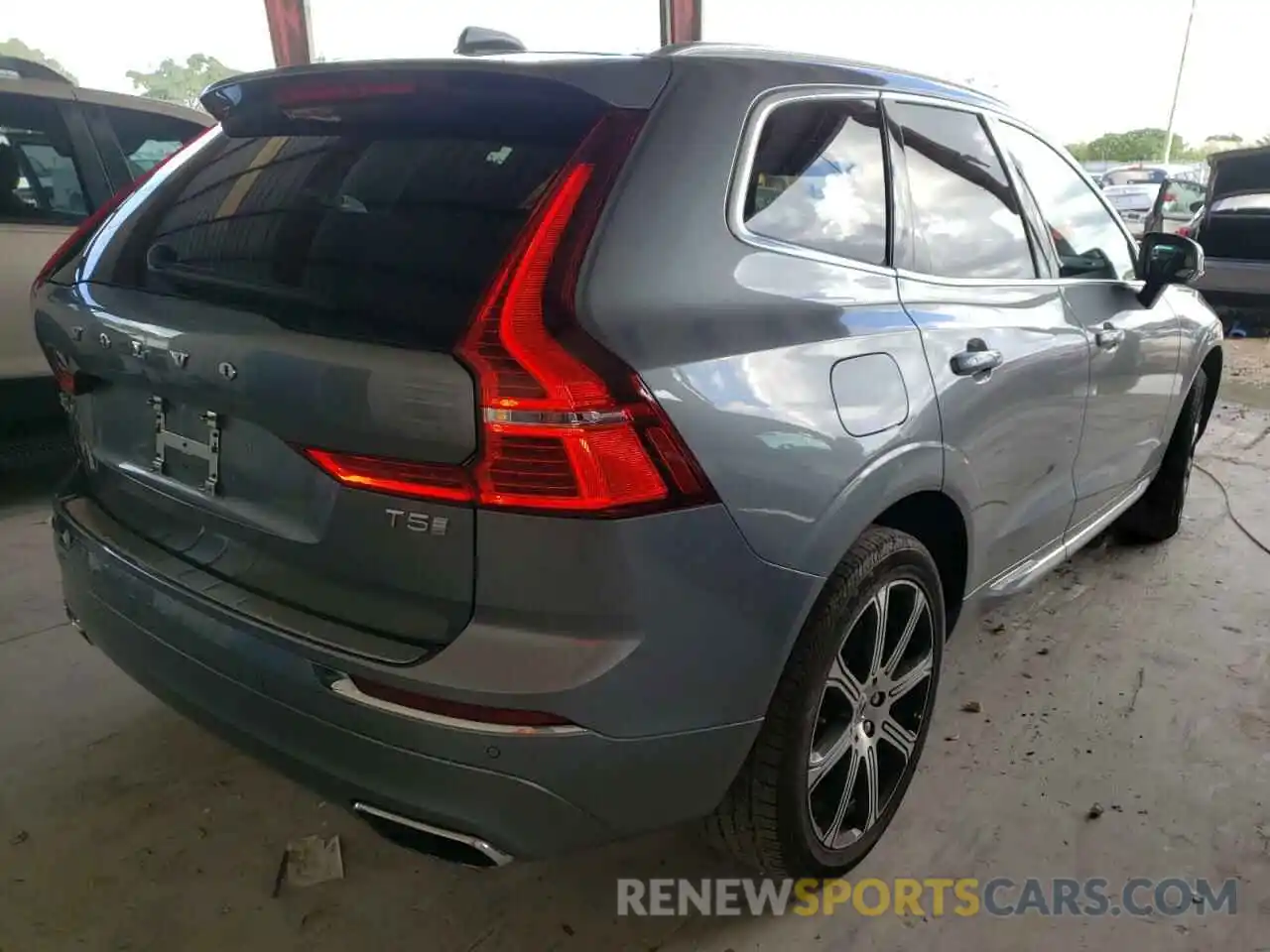 4 Photograph of a damaged car YV4102DL7L1570495 VOLVO XC60 2020