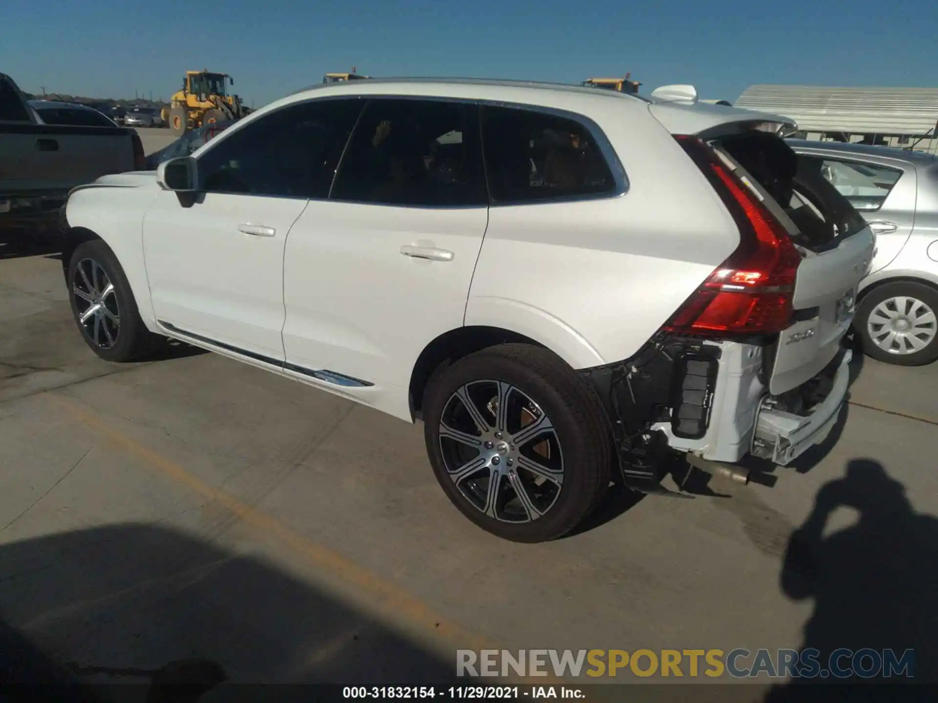 3 Photograph of a damaged car YV4102DL8L1602371 VOLVO XC60 2020