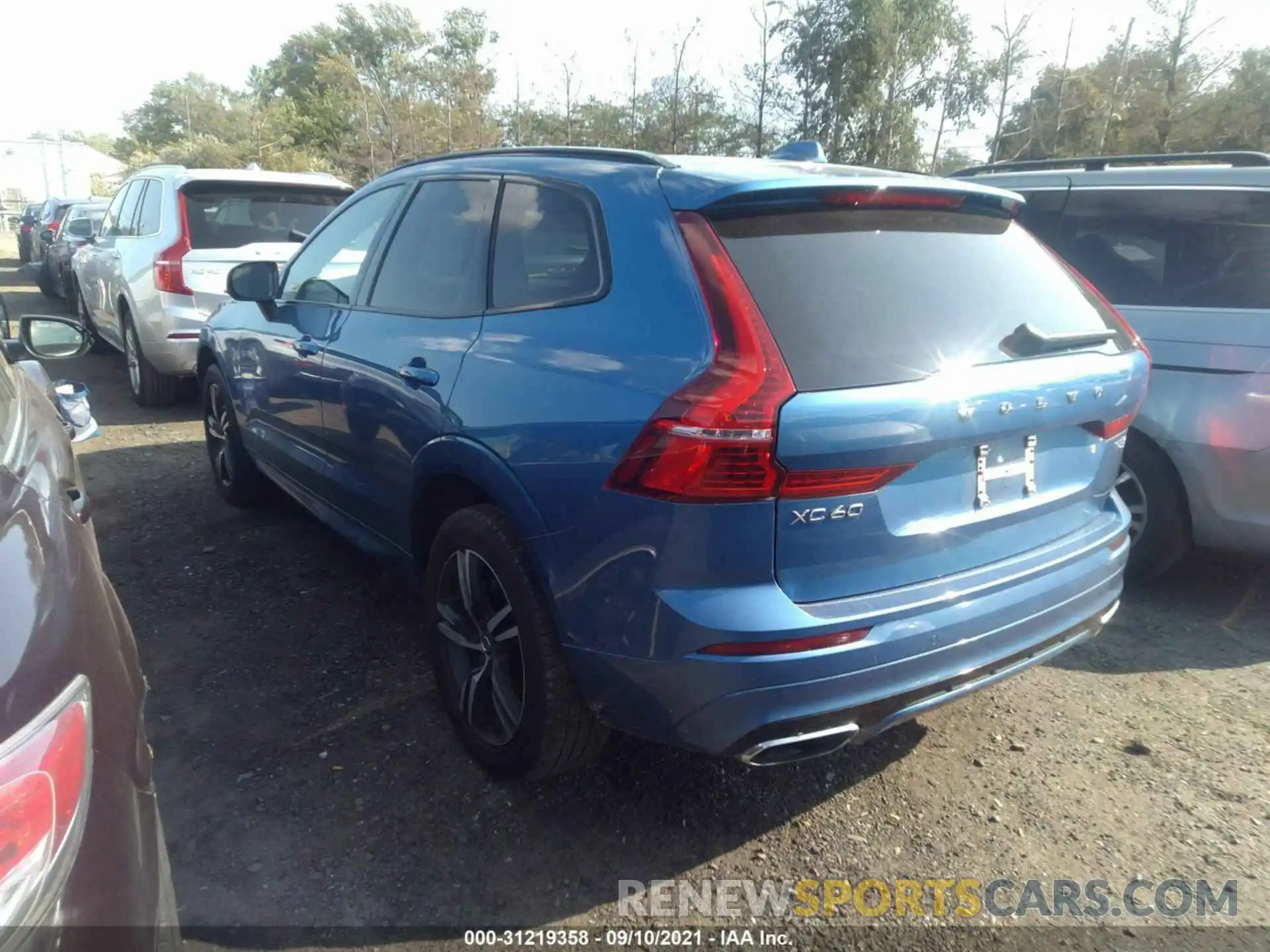 3 Photograph of a damaged car YV4102DM6L1553406 VOLVO XC60 2020