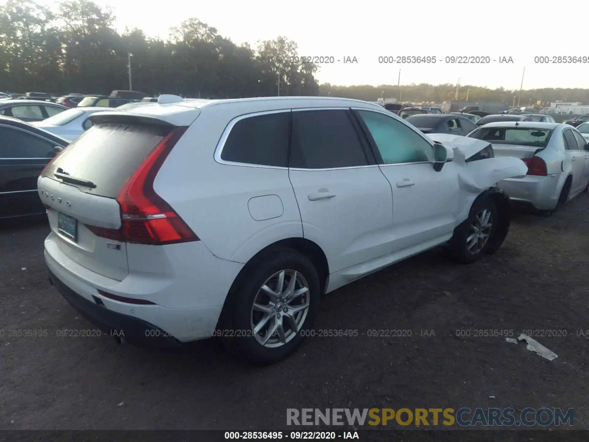 4 Photograph of a damaged car YV4102RK0L1489645 VOLVO XC60 2020