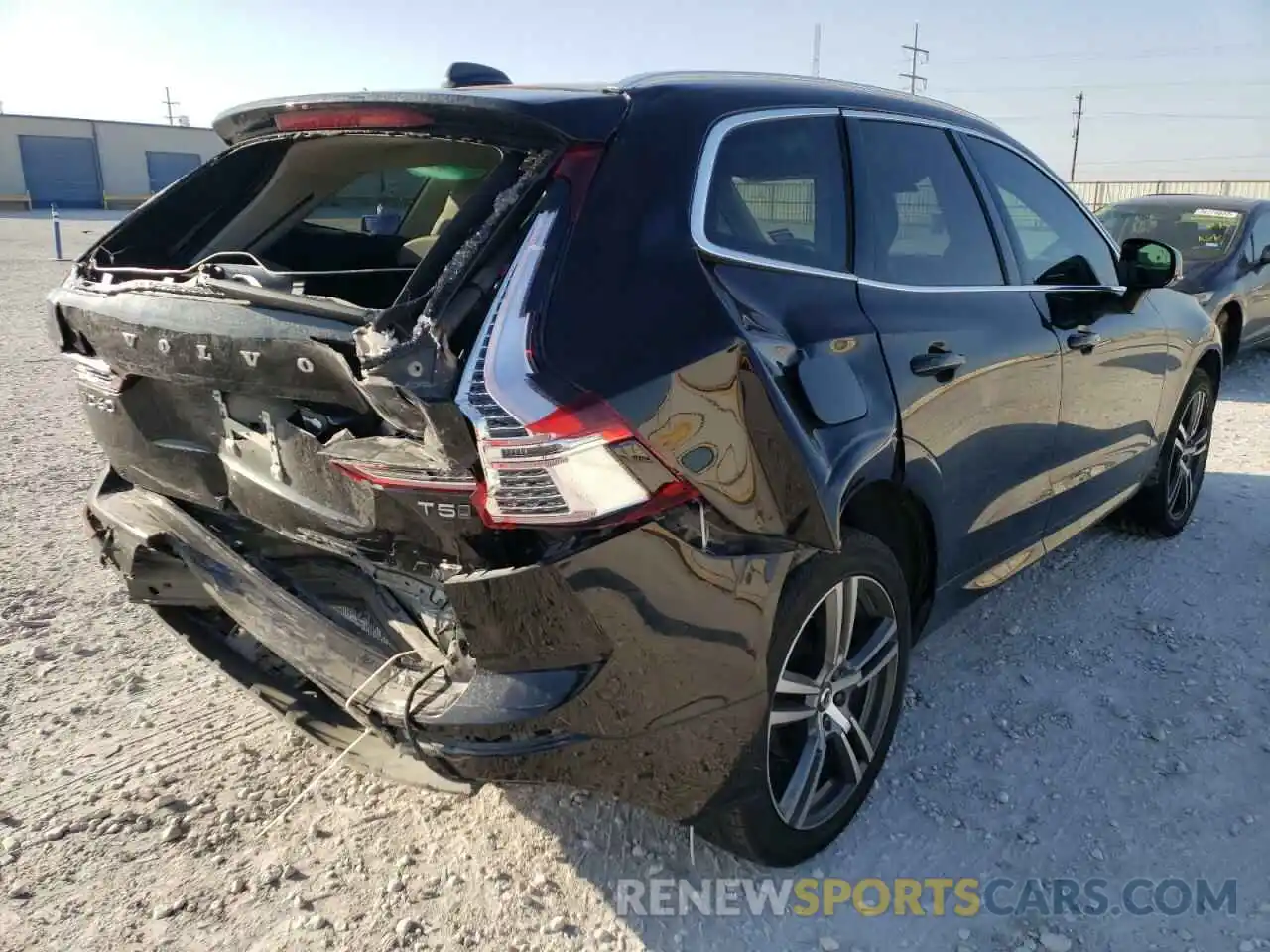 4 Photograph of a damaged car YV4102RK0L1560424 VOLVO XC60 2020