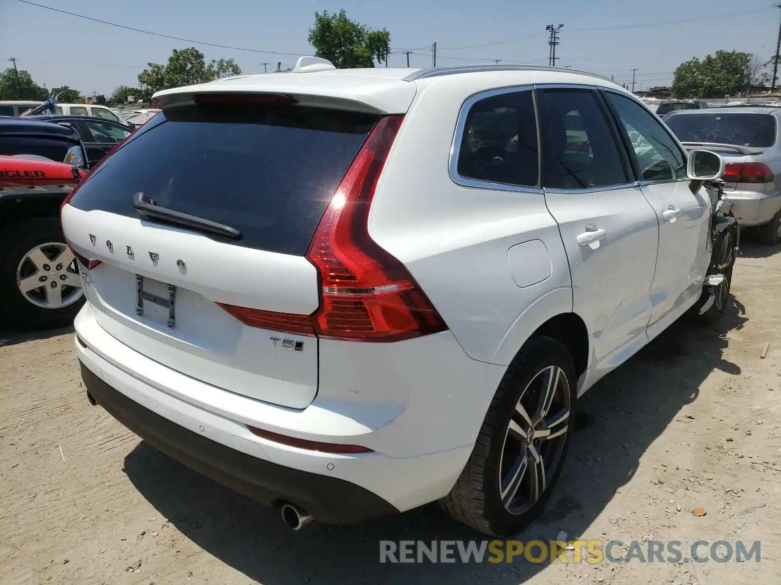 4 Photograph of a damaged car YV4102RK1L1610702 VOLVO XC60 2020