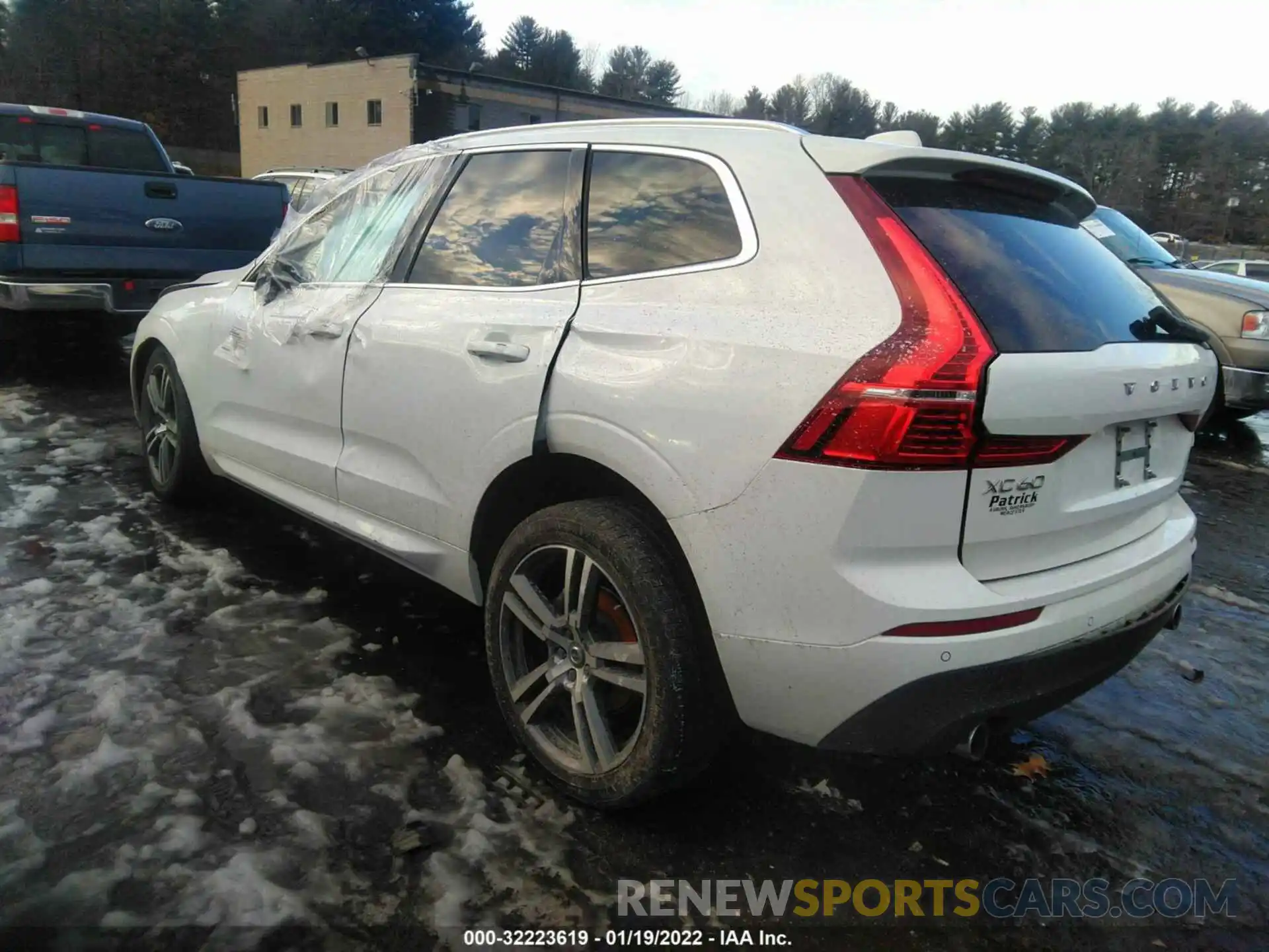 3 Photograph of a damaged car YV4102RK3L1499716 VOLVO XC60 2020