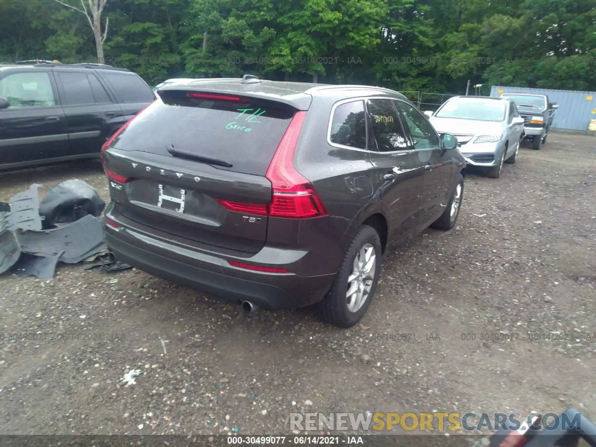 4 Photograph of a damaged car YV4102RK3L1575290 VOLVO XC60 2020