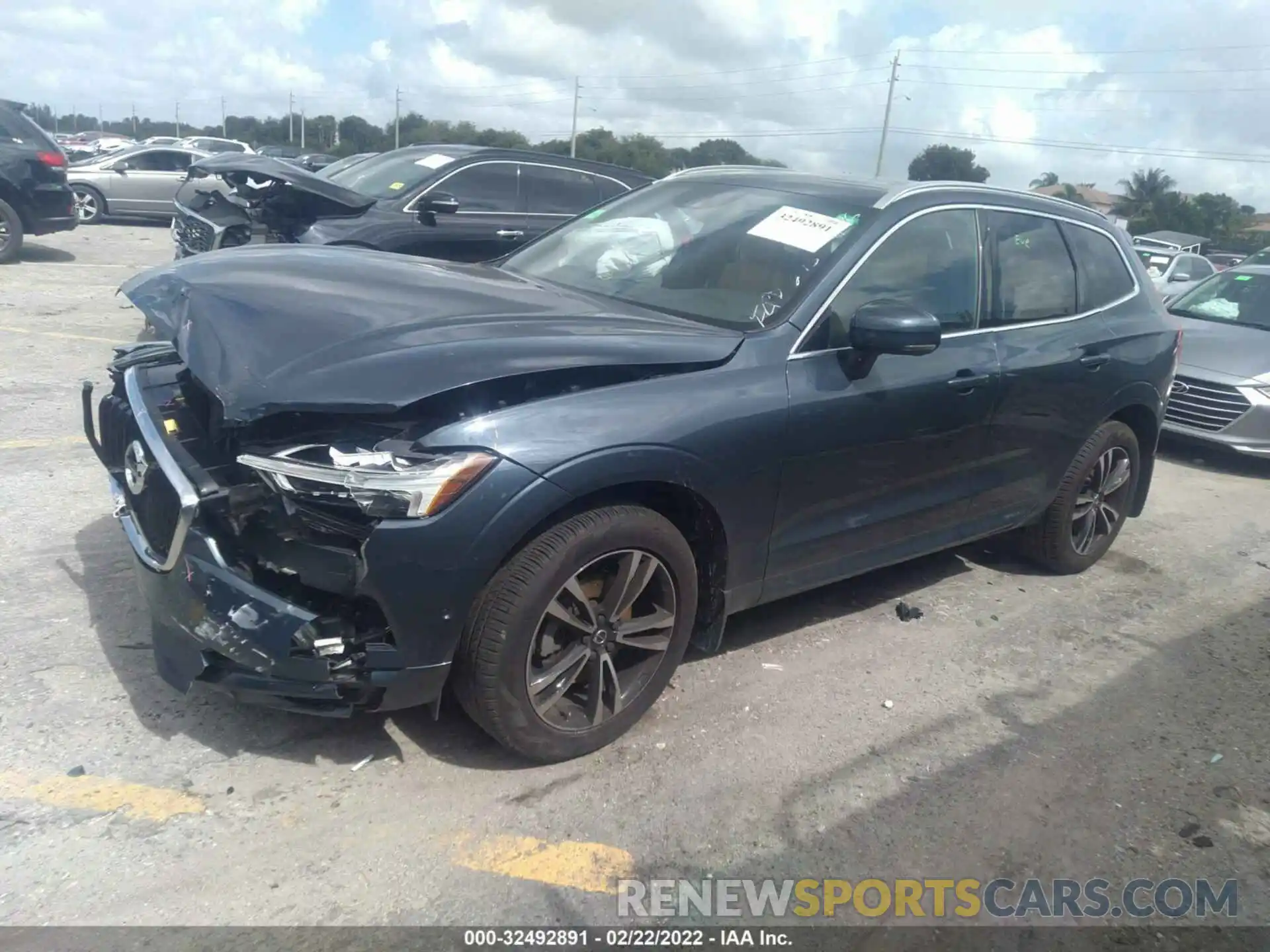 2 Photograph of a damaged car YV4102RK4L1561186 VOLVO XC60 2020