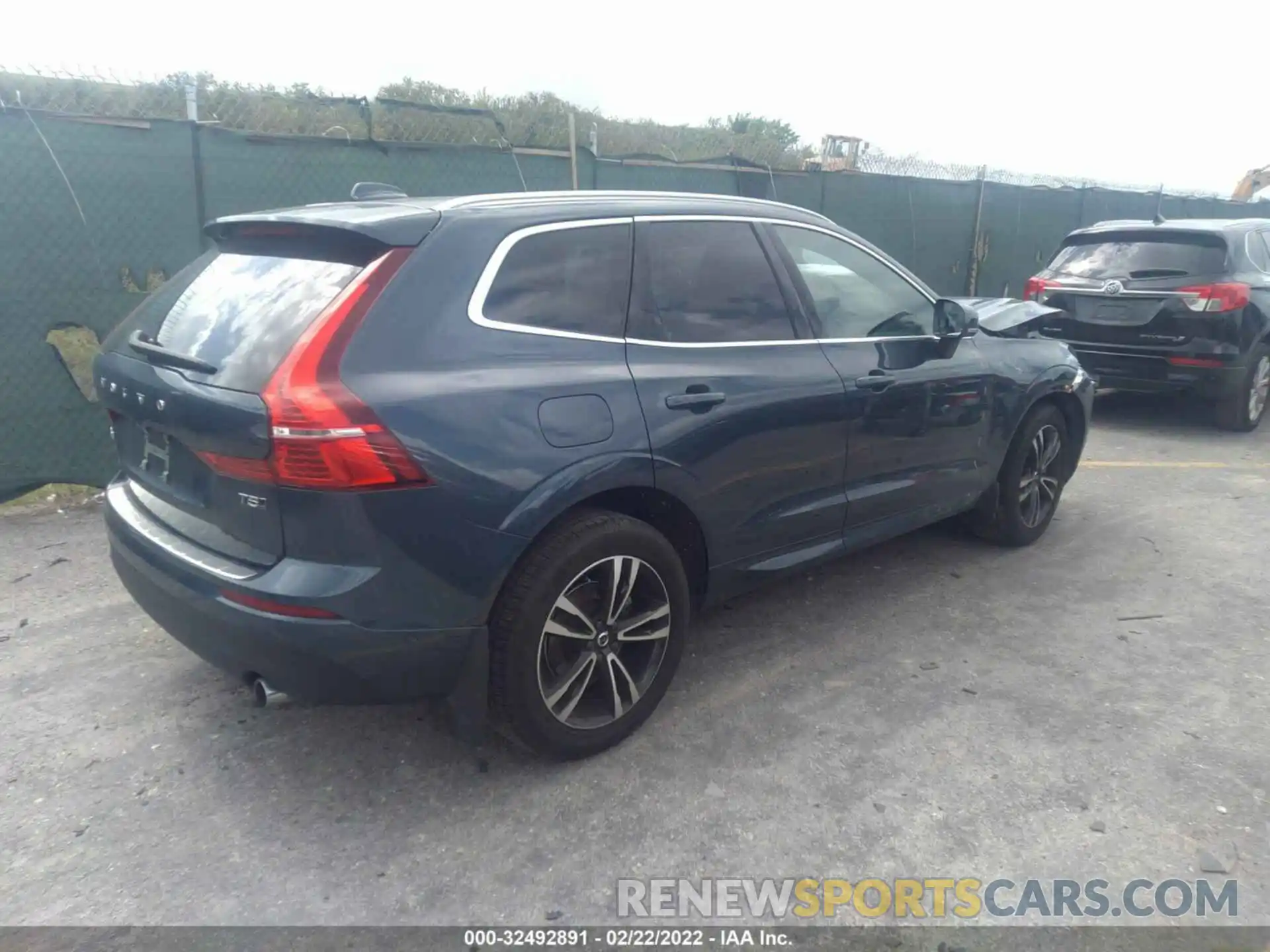 4 Photograph of a damaged car YV4102RK4L1561186 VOLVO XC60 2020