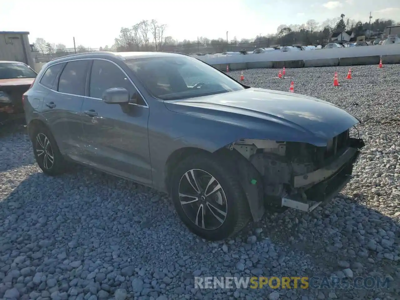 4 Photograph of a damaged car YV4102RK5L1598327 VOLVO XC60 2020