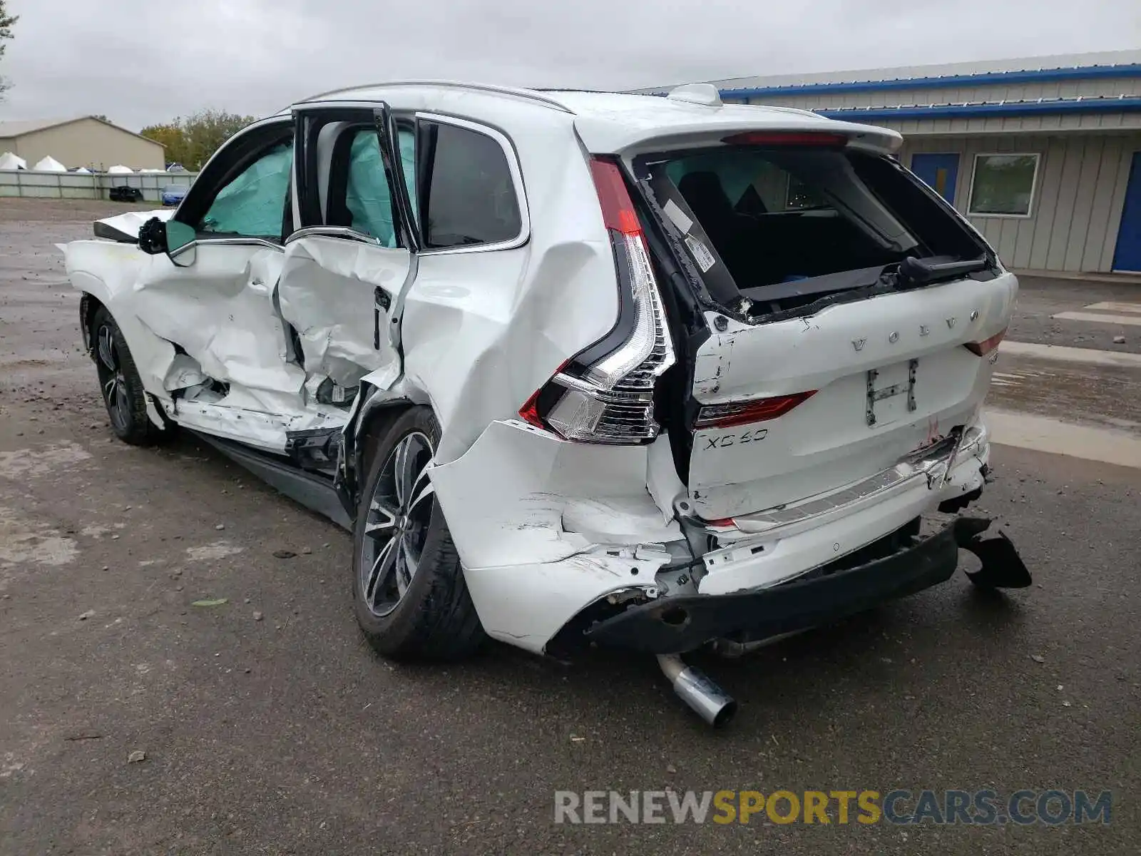 3 Photograph of a damaged car YV4102RK6L1504004 VOLVO XC60 2020