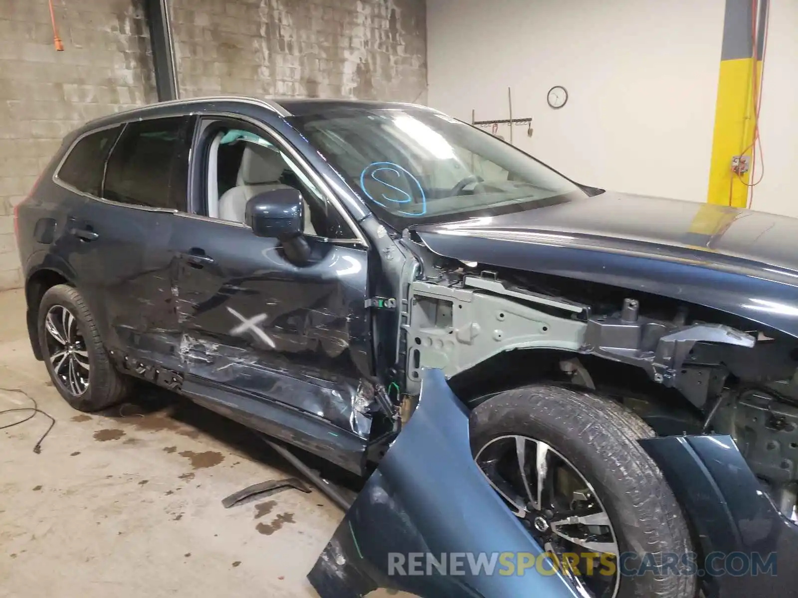 9 Photograph of a damaged car YV4102RK6L1589619 VOLVO XC60 2020