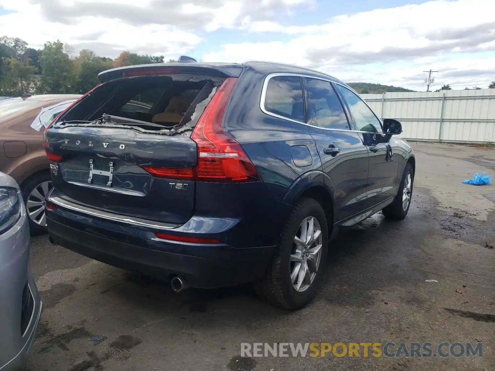 4 Photograph of a damaged car YV4102RK7L1494972 VOLVO XC60 2020