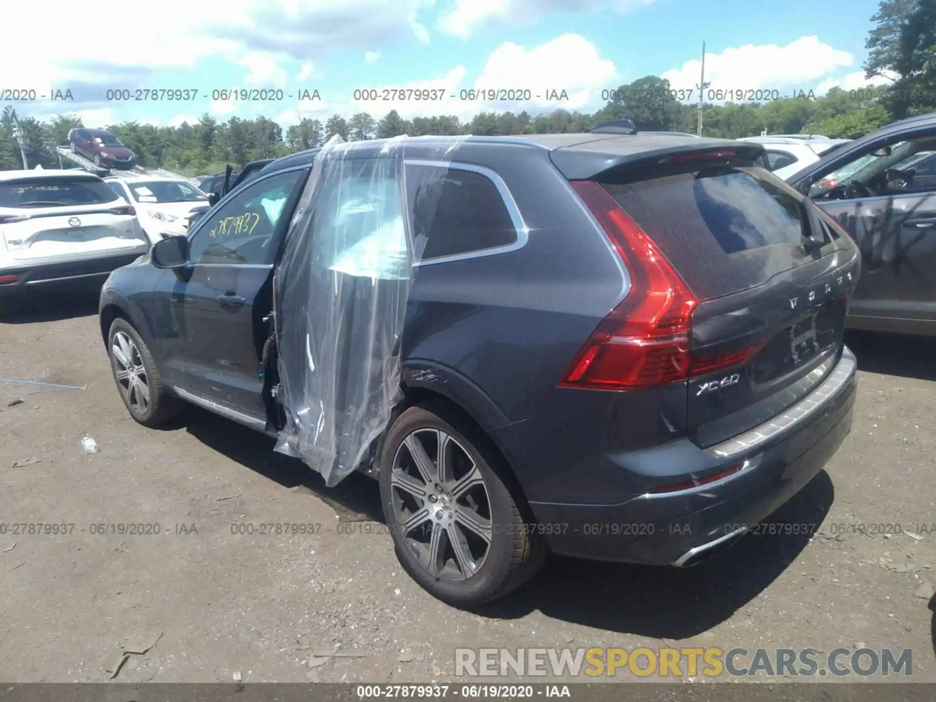 3 Фотография поврежденного автомобиля YV4102RL0L1436100 VOLVO XC60 2020