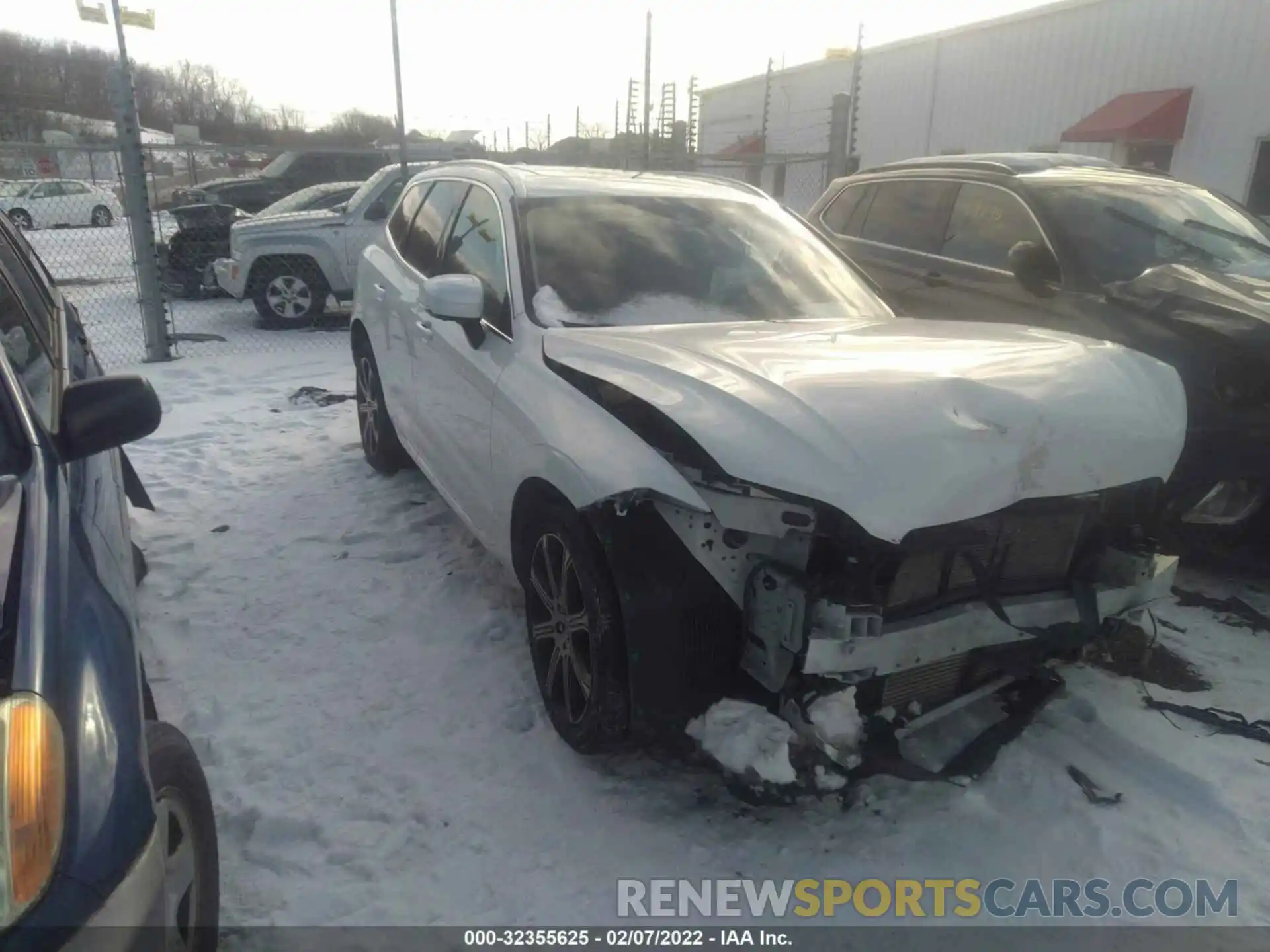 1 Photograph of a damaged car YV4102RL2L1416222 VOLVO XC60 2020