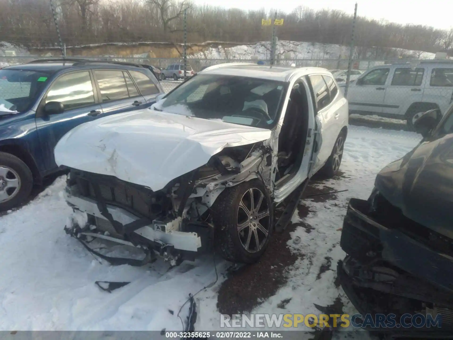 2 Photograph of a damaged car YV4102RL2L1416222 VOLVO XC60 2020