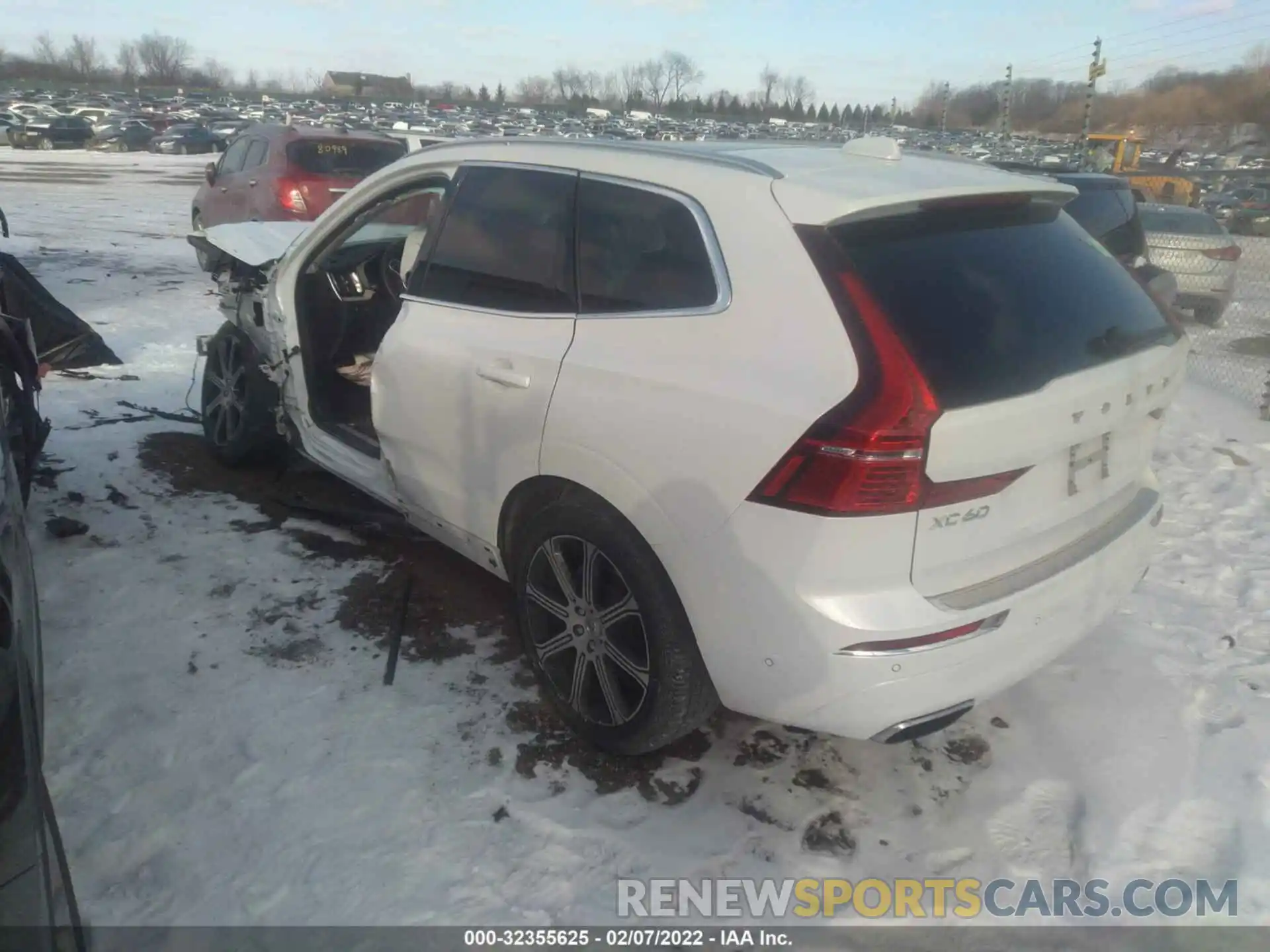 3 Photograph of a damaged car YV4102RL2L1416222 VOLVO XC60 2020