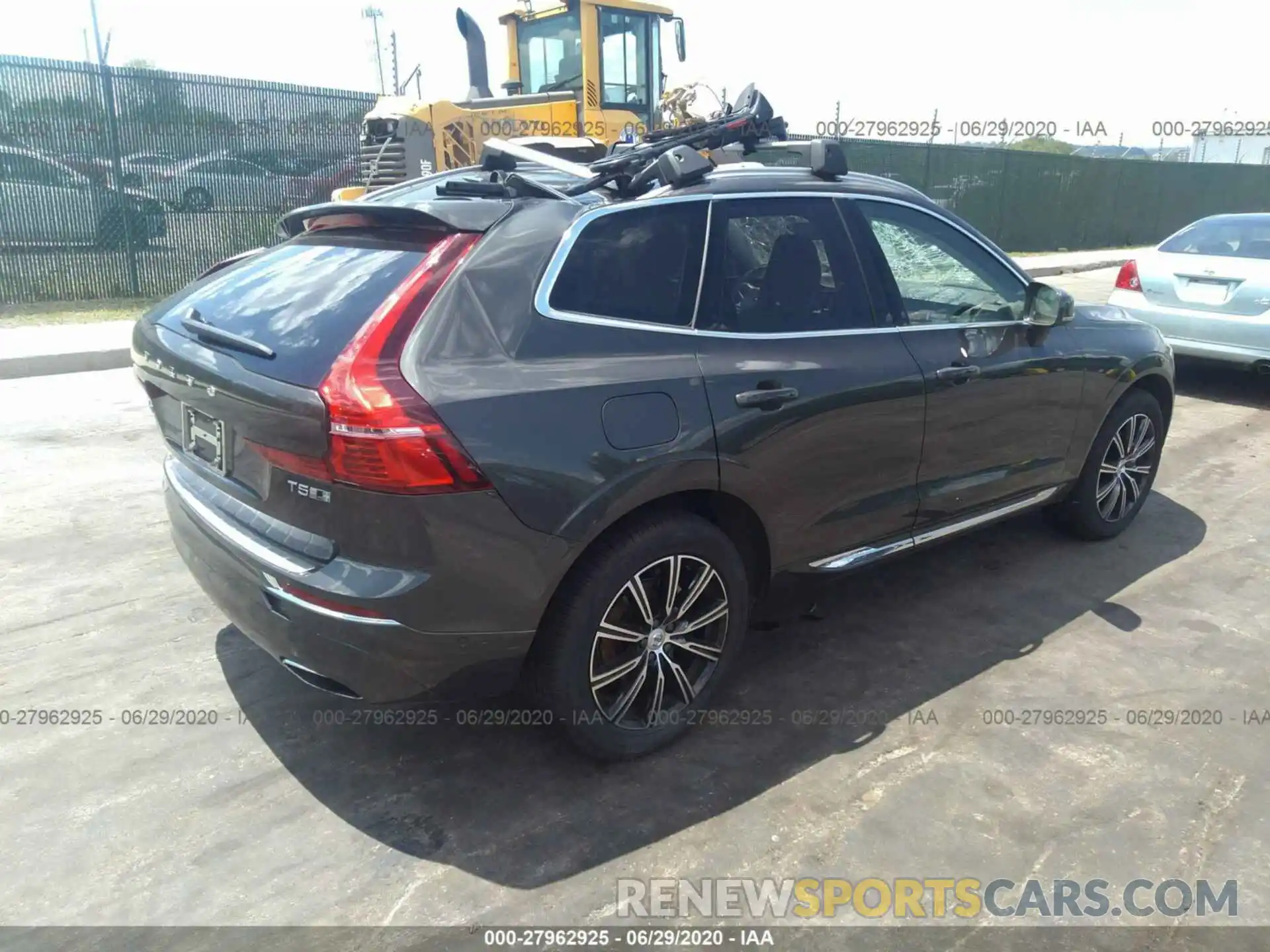 4 Photograph of a damaged car YV4102RL2L1522606 VOLVO XC60 2020