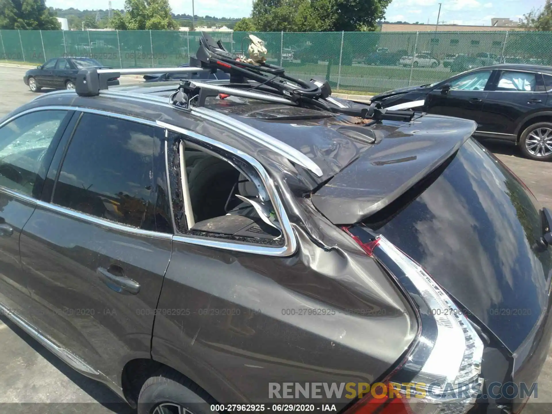 6 Photograph of a damaged car YV4102RL2L1522606 VOLVO XC60 2020