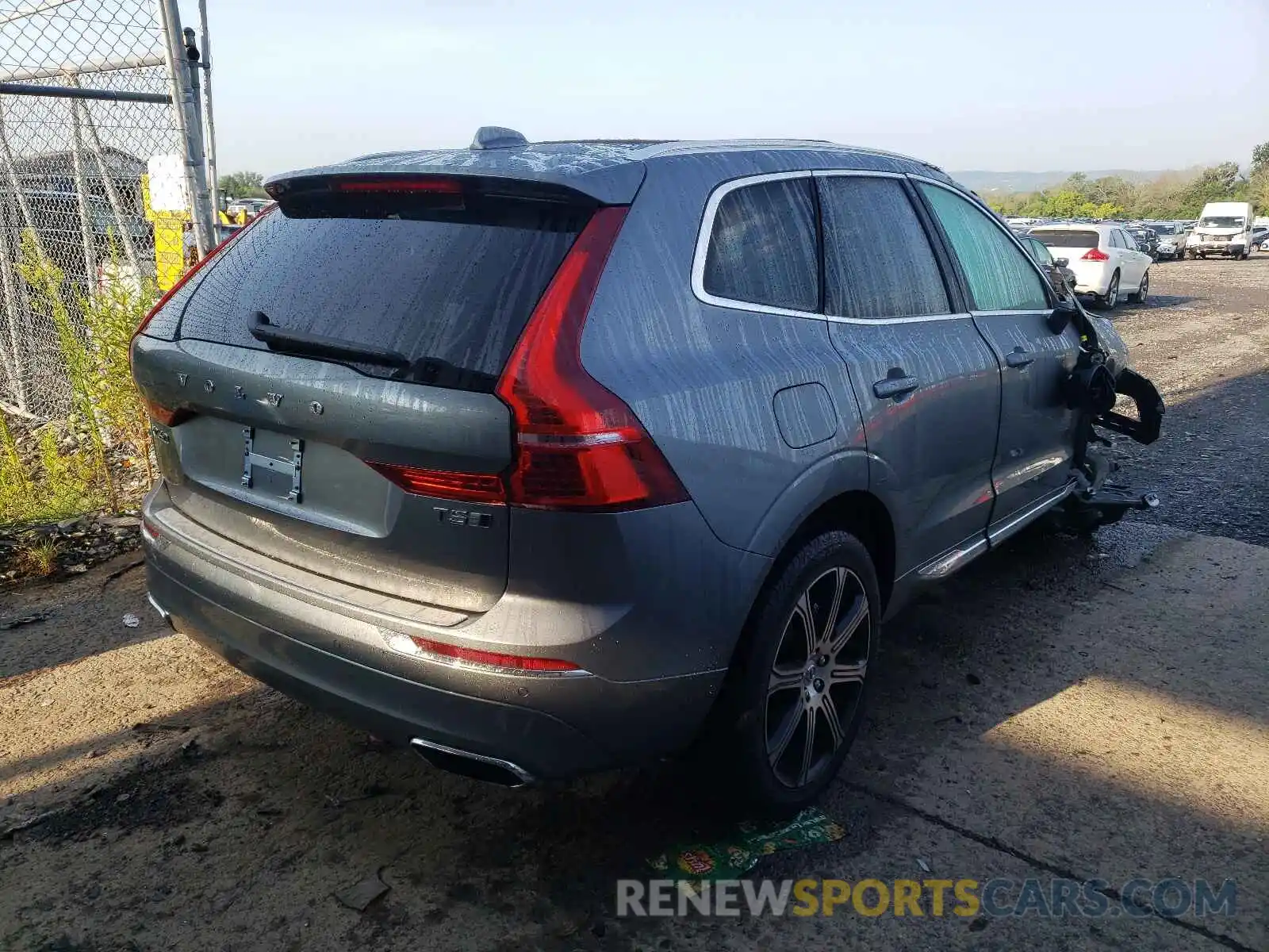 4 Photograph of a damaged car YV4102RL4L1534658 VOLVO XC60 2020