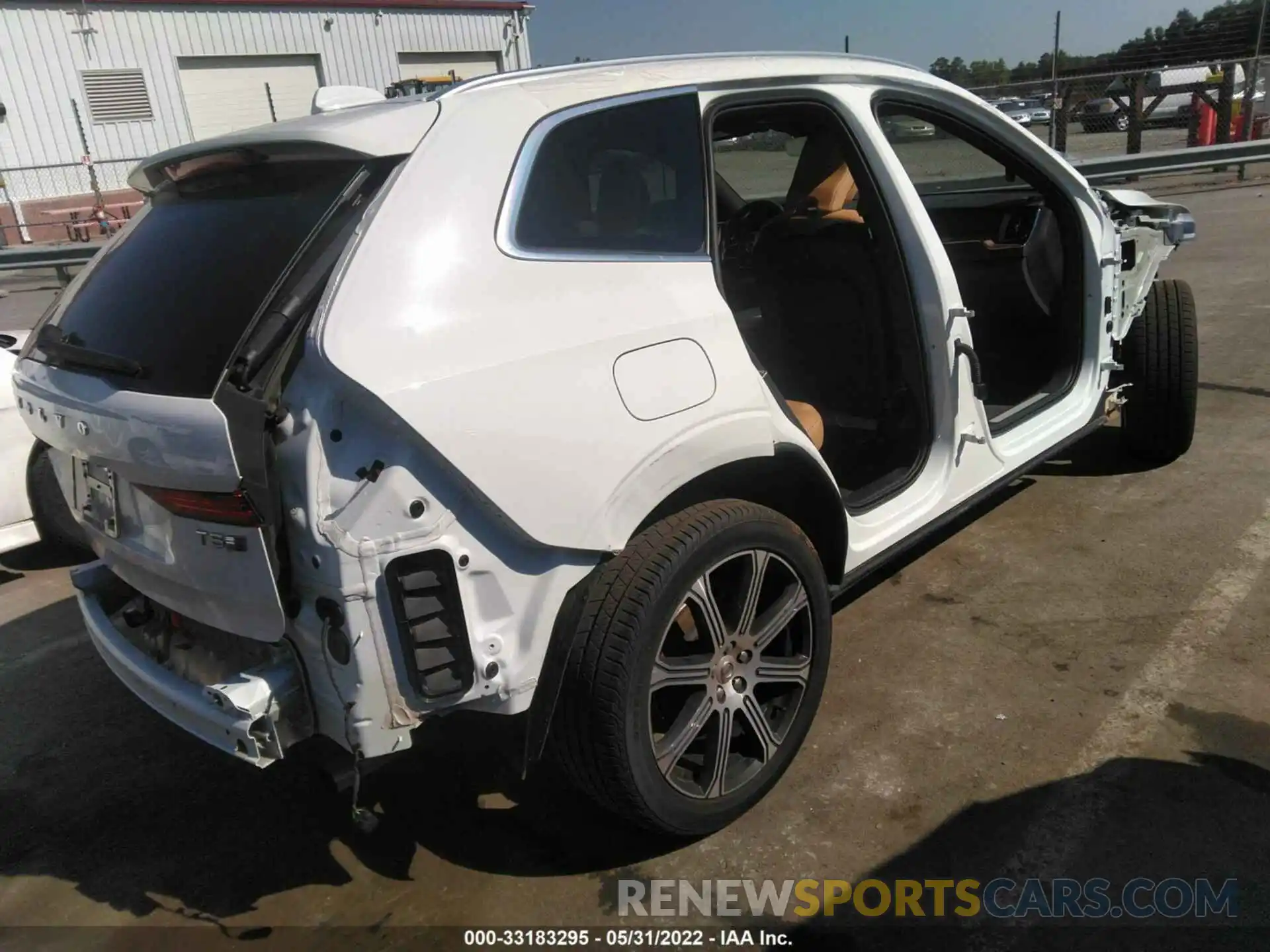 4 Photograph of a damaged car YV4102RL5L1545183 VOLVO XC60 2020