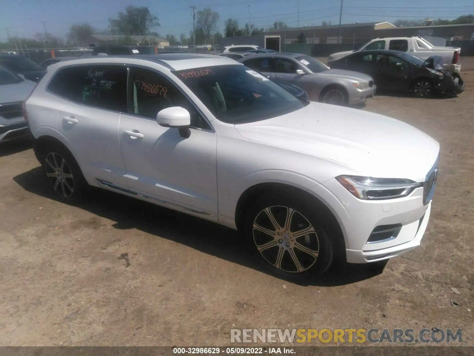 1 Photograph of a damaged car YV4102RL7L1464282 VOLVO XC60 2020