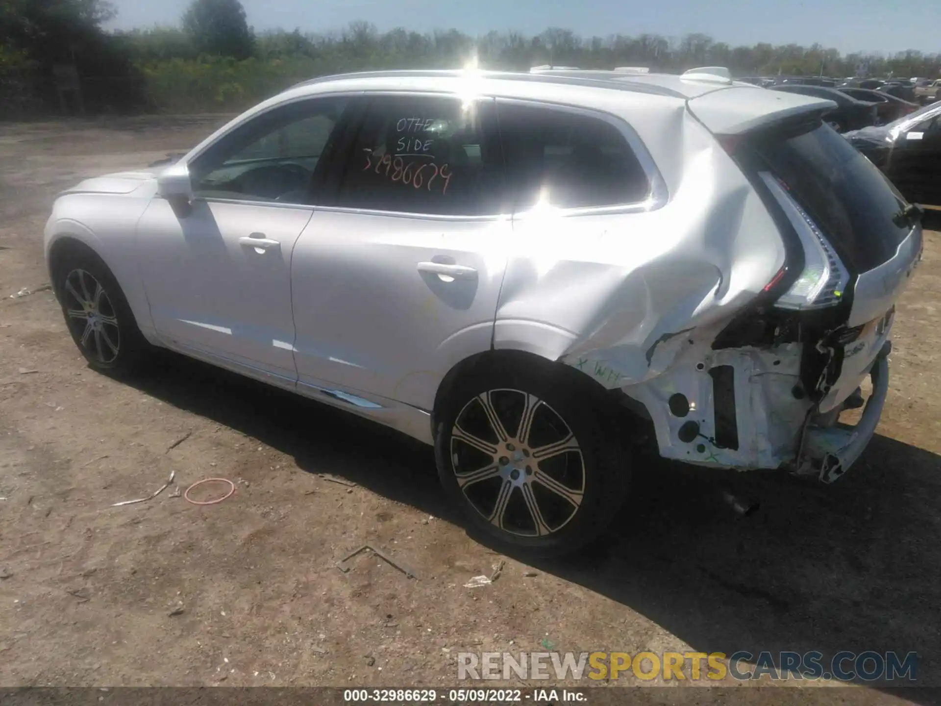 3 Photograph of a damaged car YV4102RL7L1464282 VOLVO XC60 2020