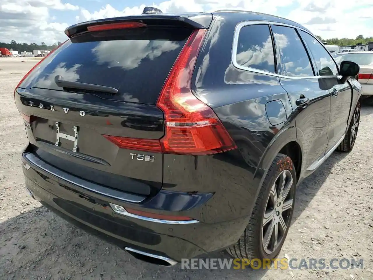 4 Photograph of a damaged car YV4102RL8L1544819 VOLVO XC60 2020