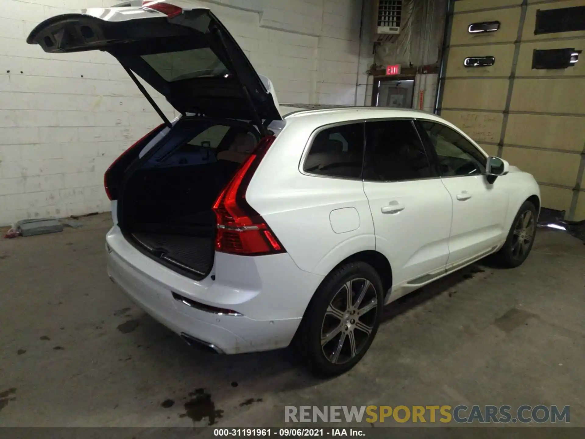 4 Photograph of a damaged car YV4102RL8L1557814 VOLVO XC60 2020