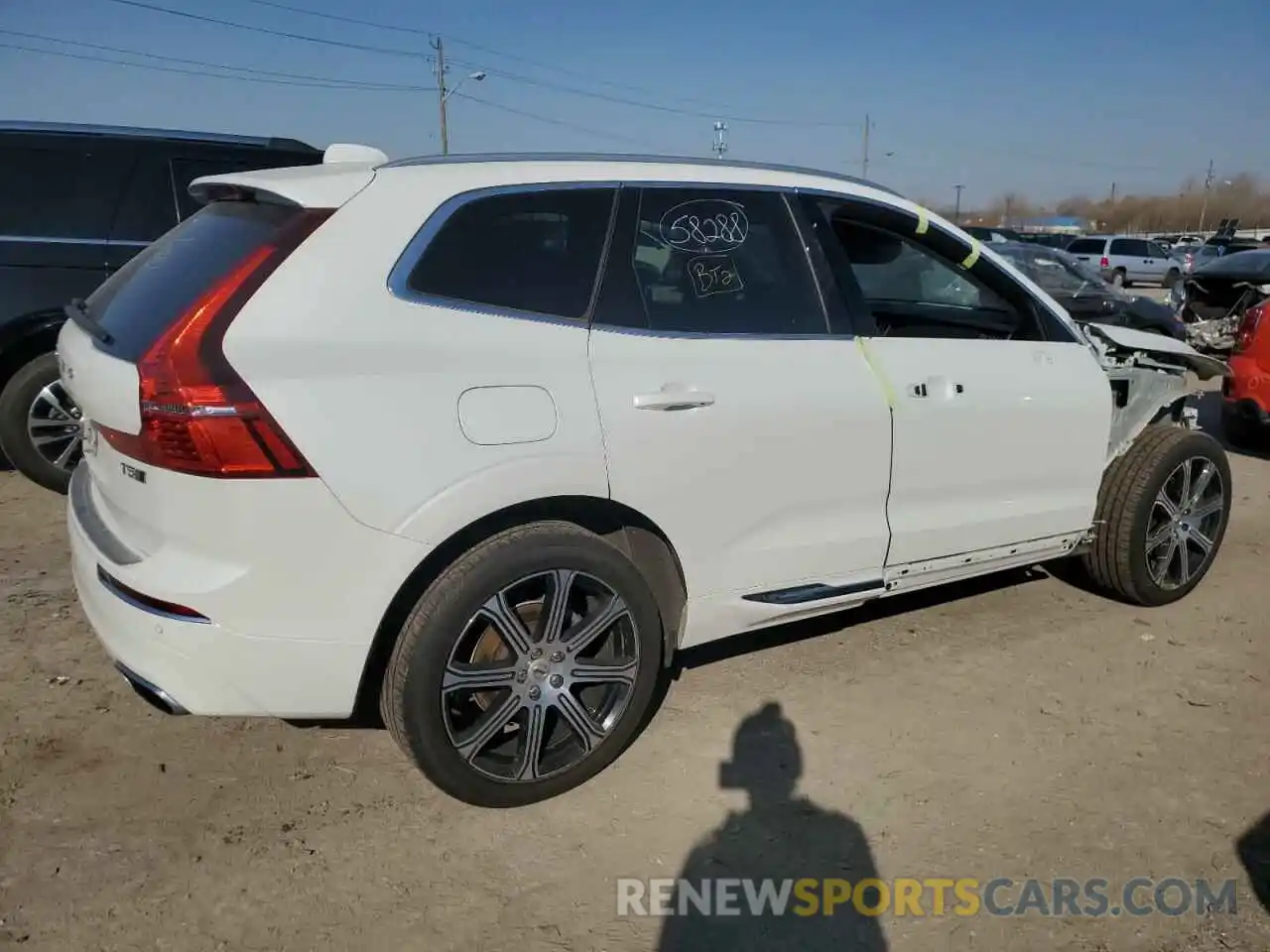 3 Photograph of a damaged car YV4102RLXL1570421 VOLVO XC60 2020