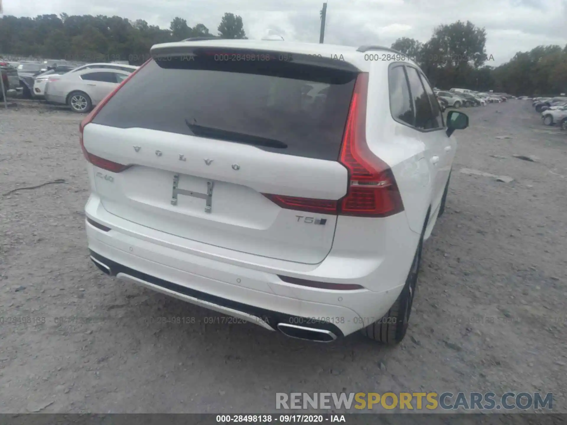 4 Photograph of a damaged car YV4102RM5L1526299 VOLVO XC60 2020