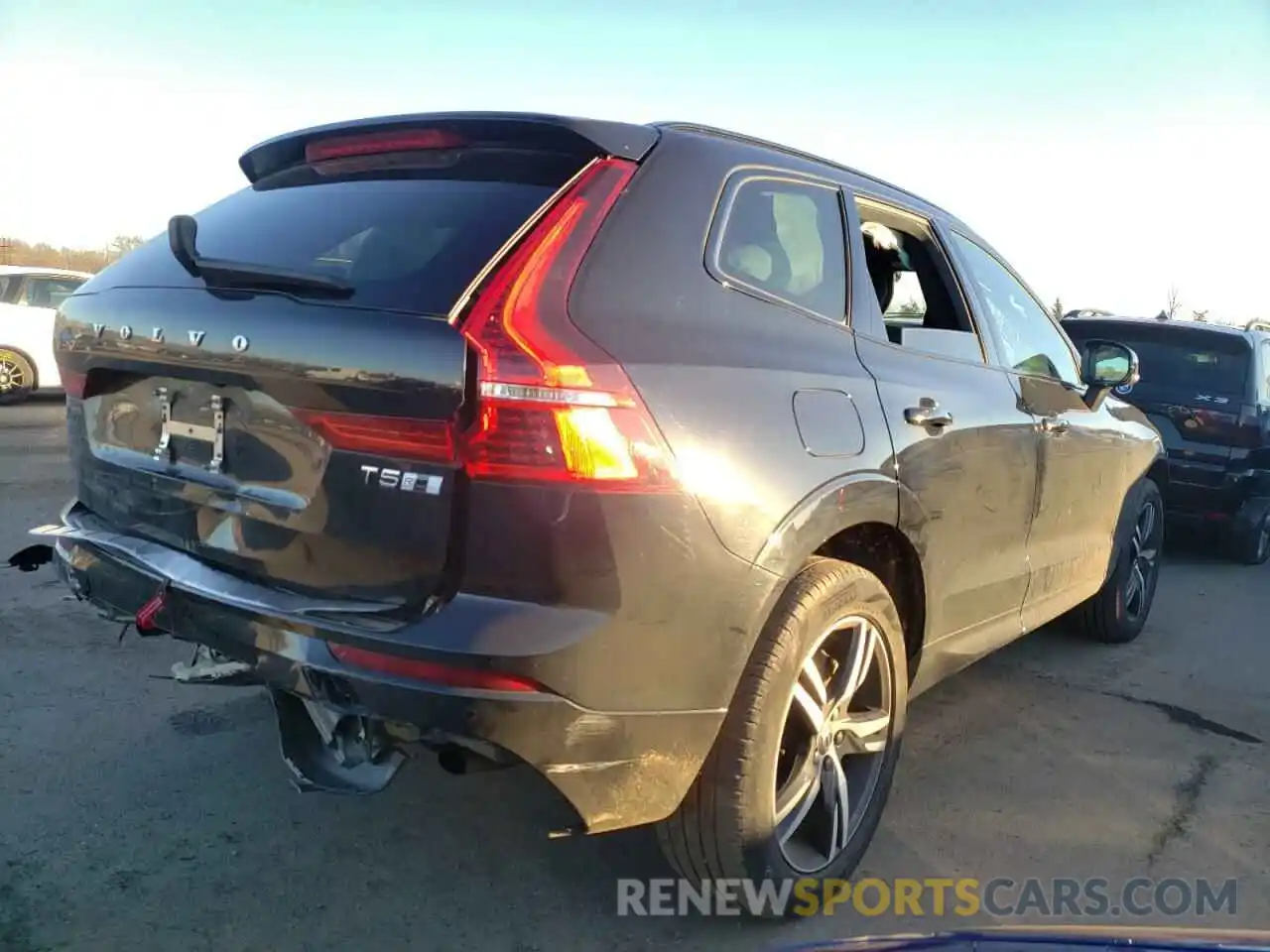 4 Photograph of a damaged car YV4102RM7L1411235 VOLVO XC60 2020