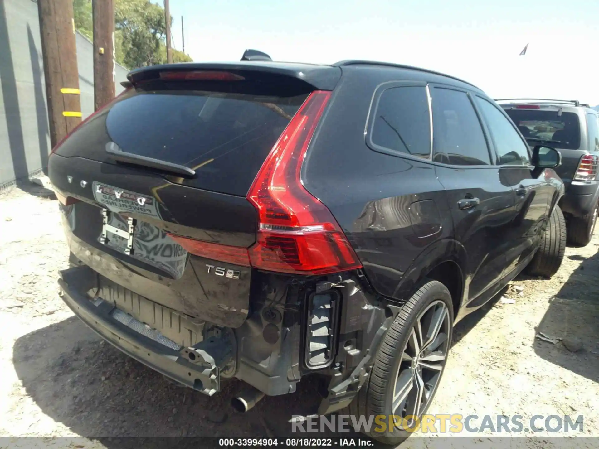 4 Photograph of a damaged car YV4102RM7L1508936 VOLVO XC60 2020