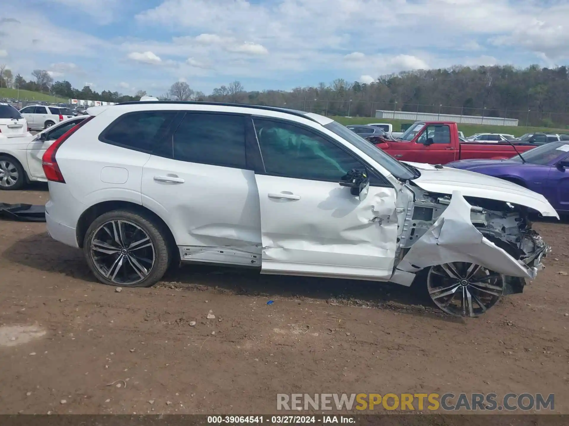 13 Photograph of a damaged car YV4102RM8L1598047 VOLVO XC60 2020