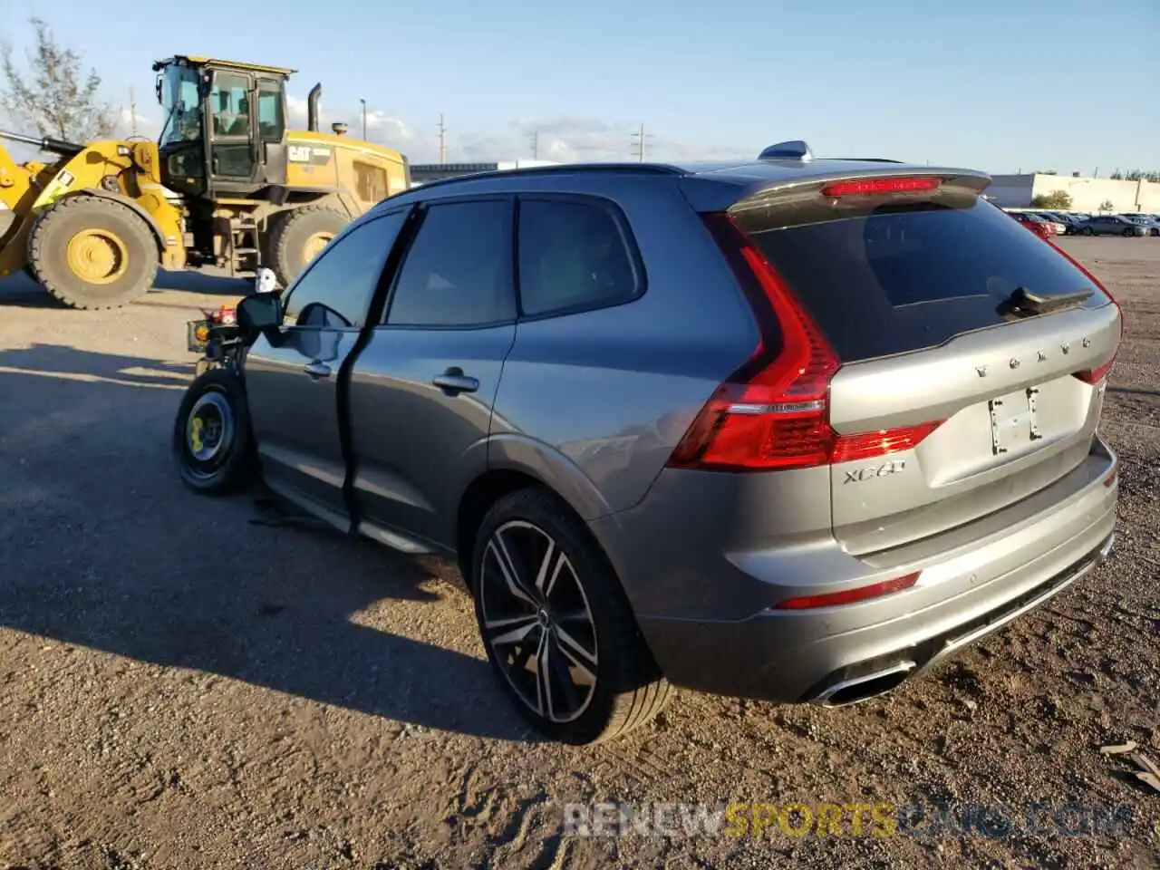 3 Фотография поврежденного автомобиля YV4102RM9L1555501 VOLVO XC60 2020