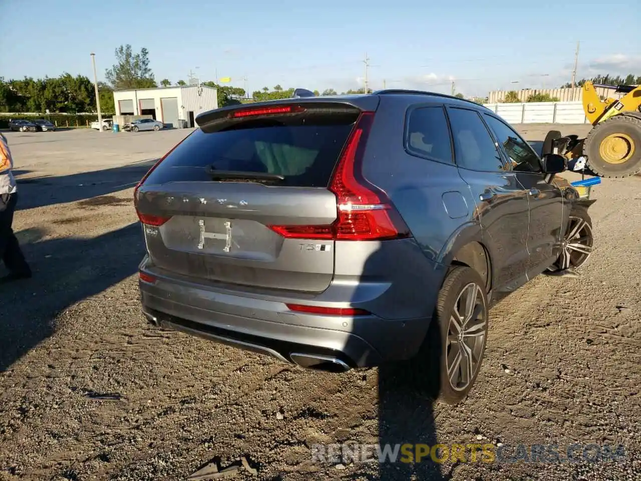 4 Фотография поврежденного автомобиля YV4102RM9L1555501 VOLVO XC60 2020