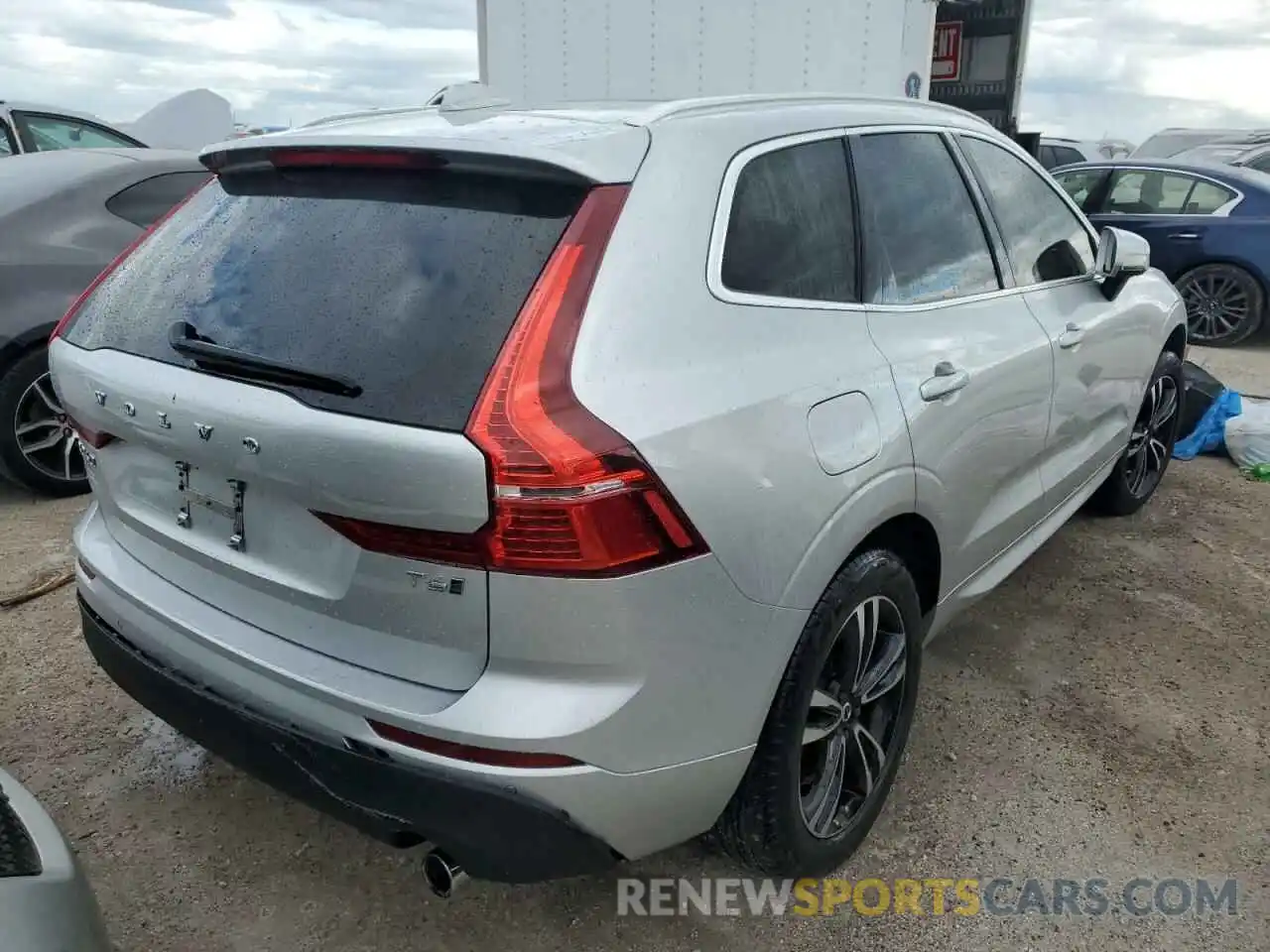 4 Photograph of a damaged car YV4A22RK3L1410429 VOLVO XC60 2020